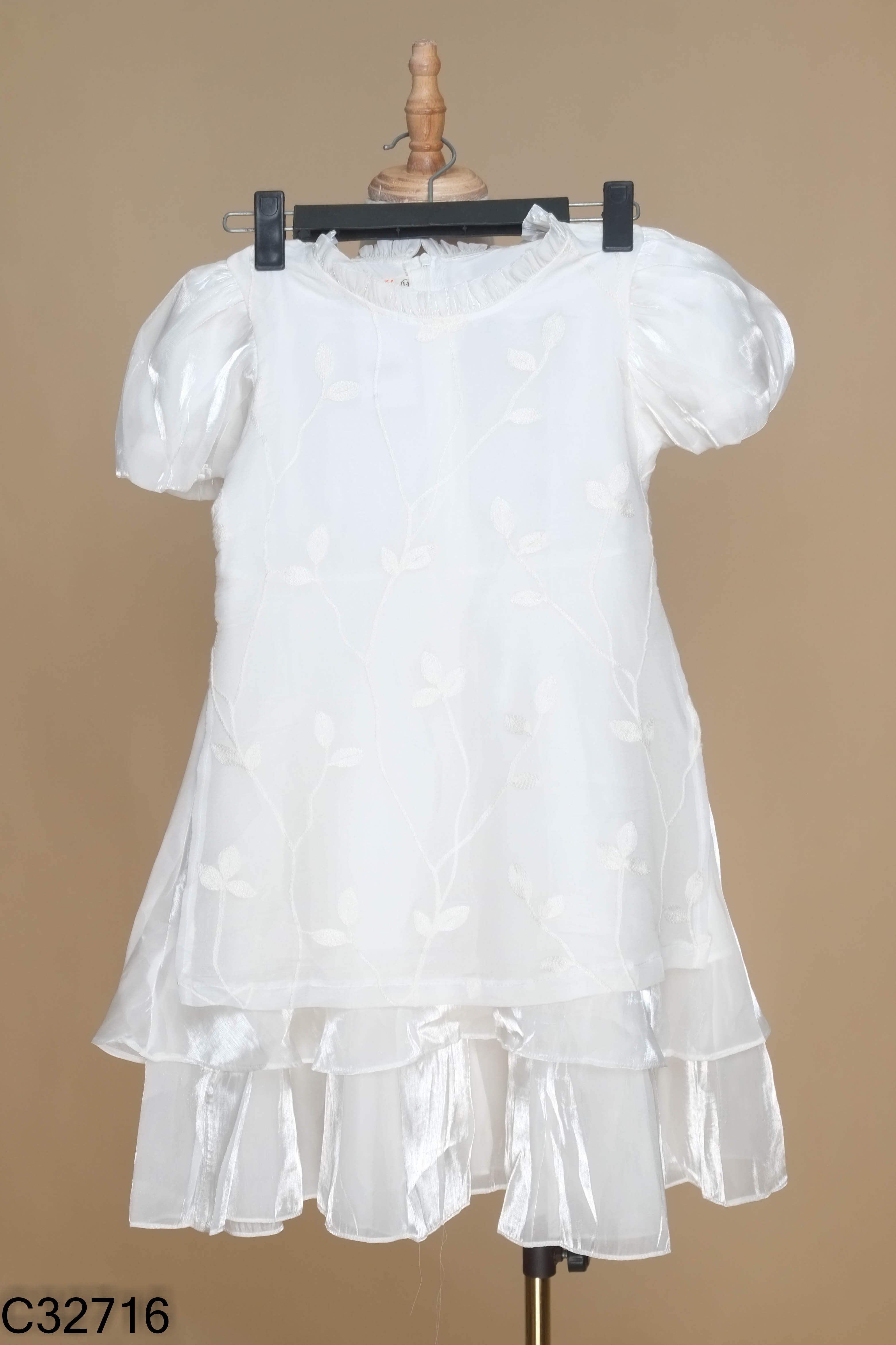 Váy voan trắng thêu họa tiết KIDS