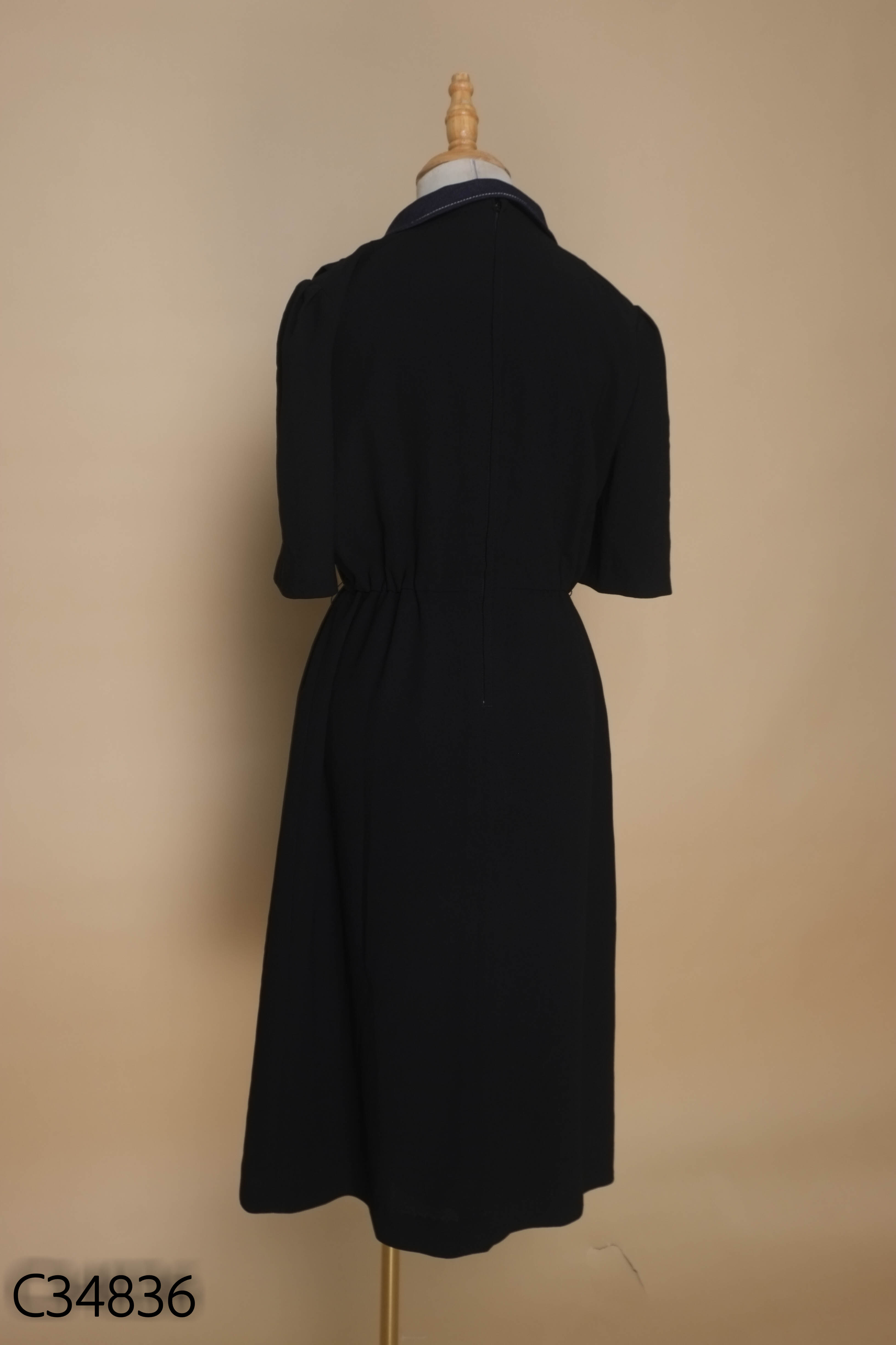 Váy đen 11AR cổ xanh