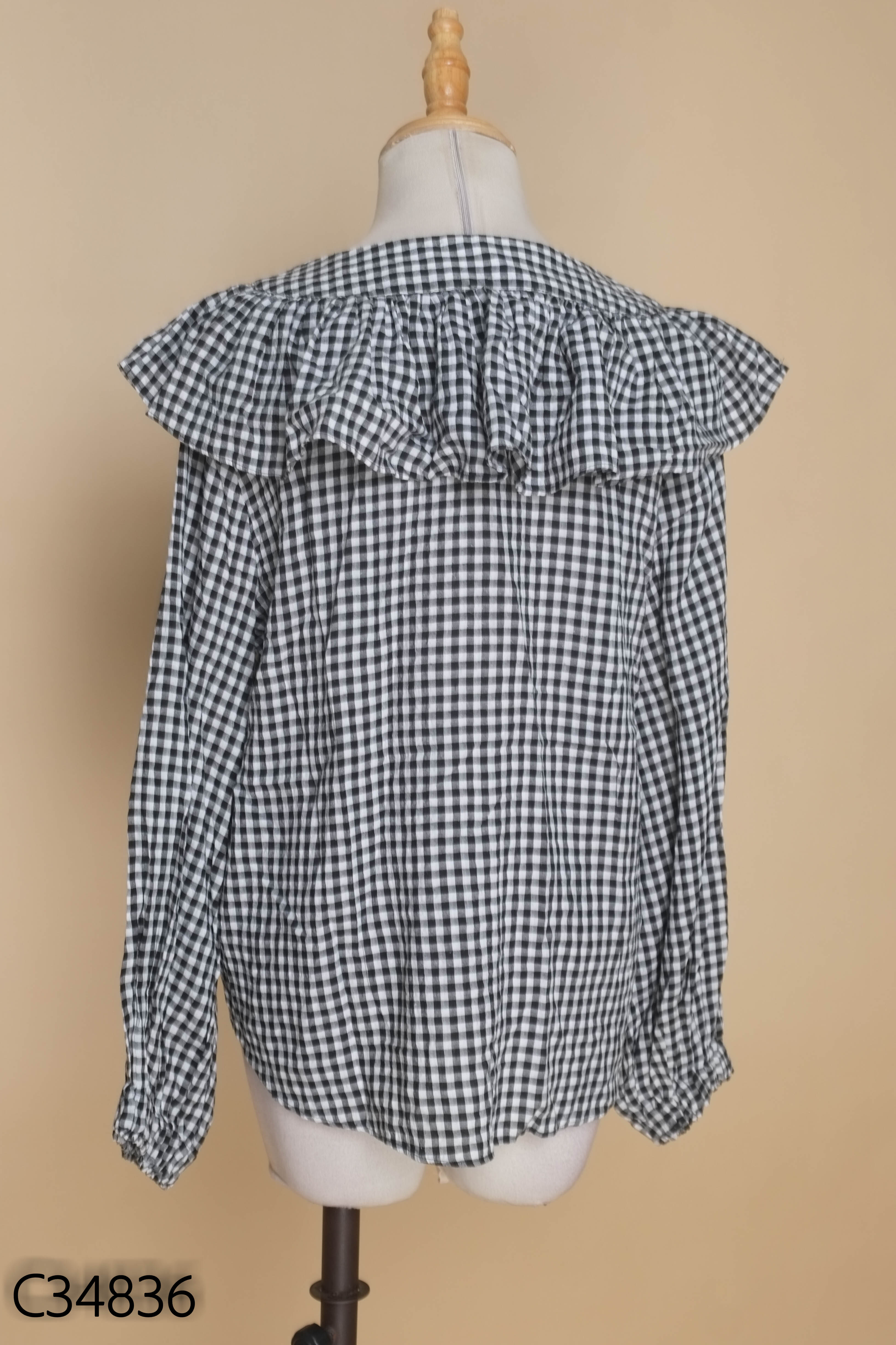 Áo đen kẻ ZARA cổ bèo