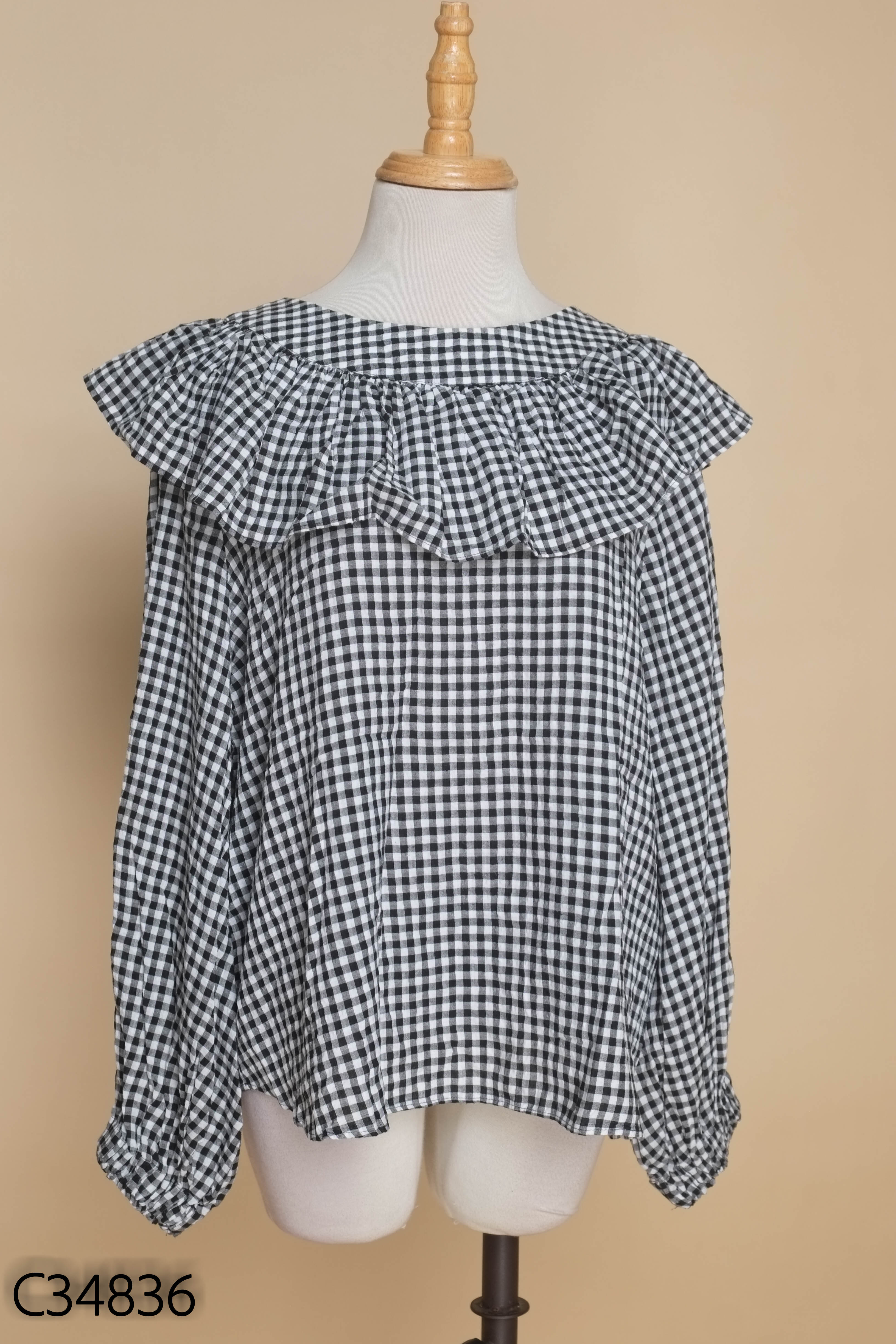 Áo đen kẻ ZARA cổ bèo