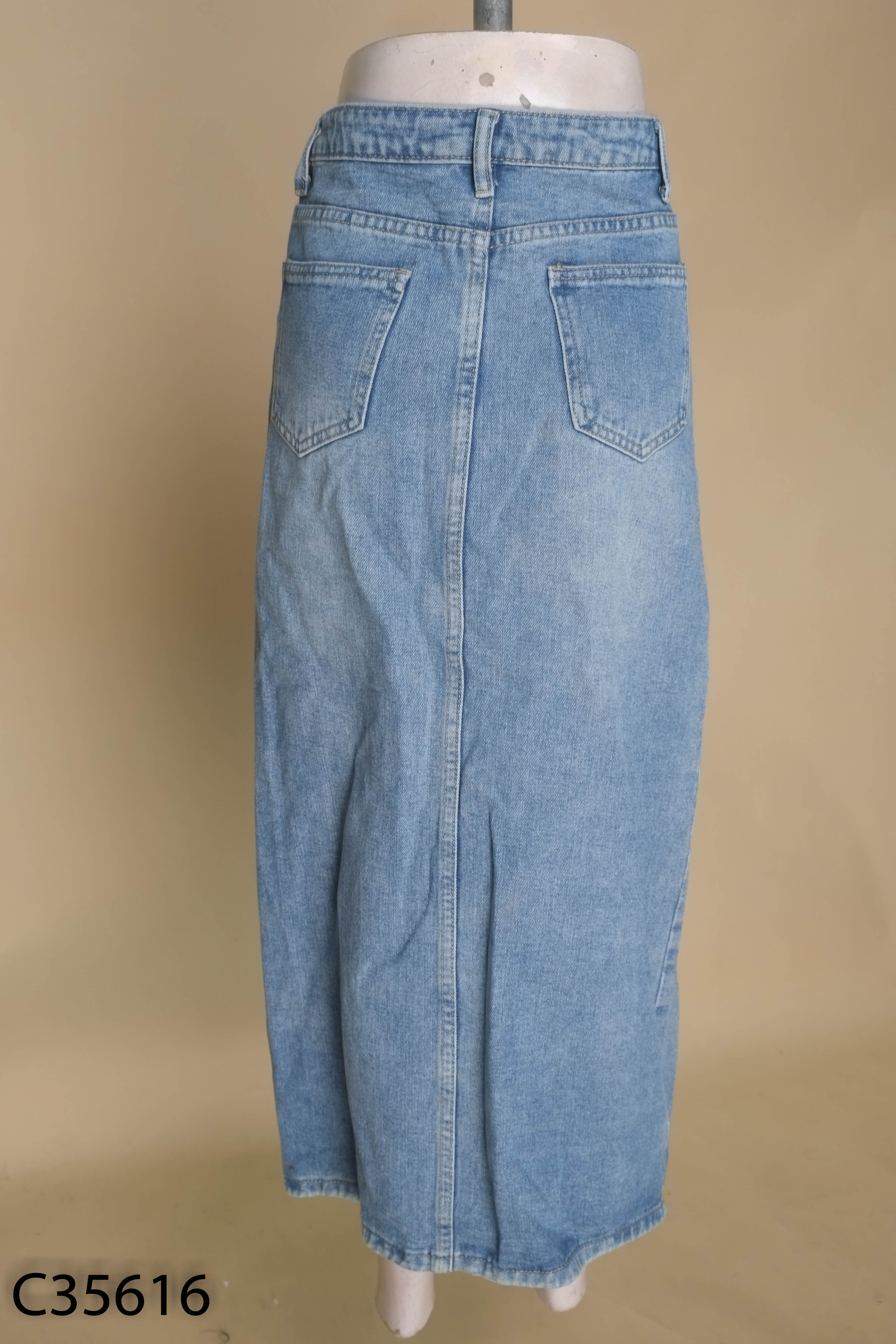Chân váy jeans xanh trơn xẻ giữa