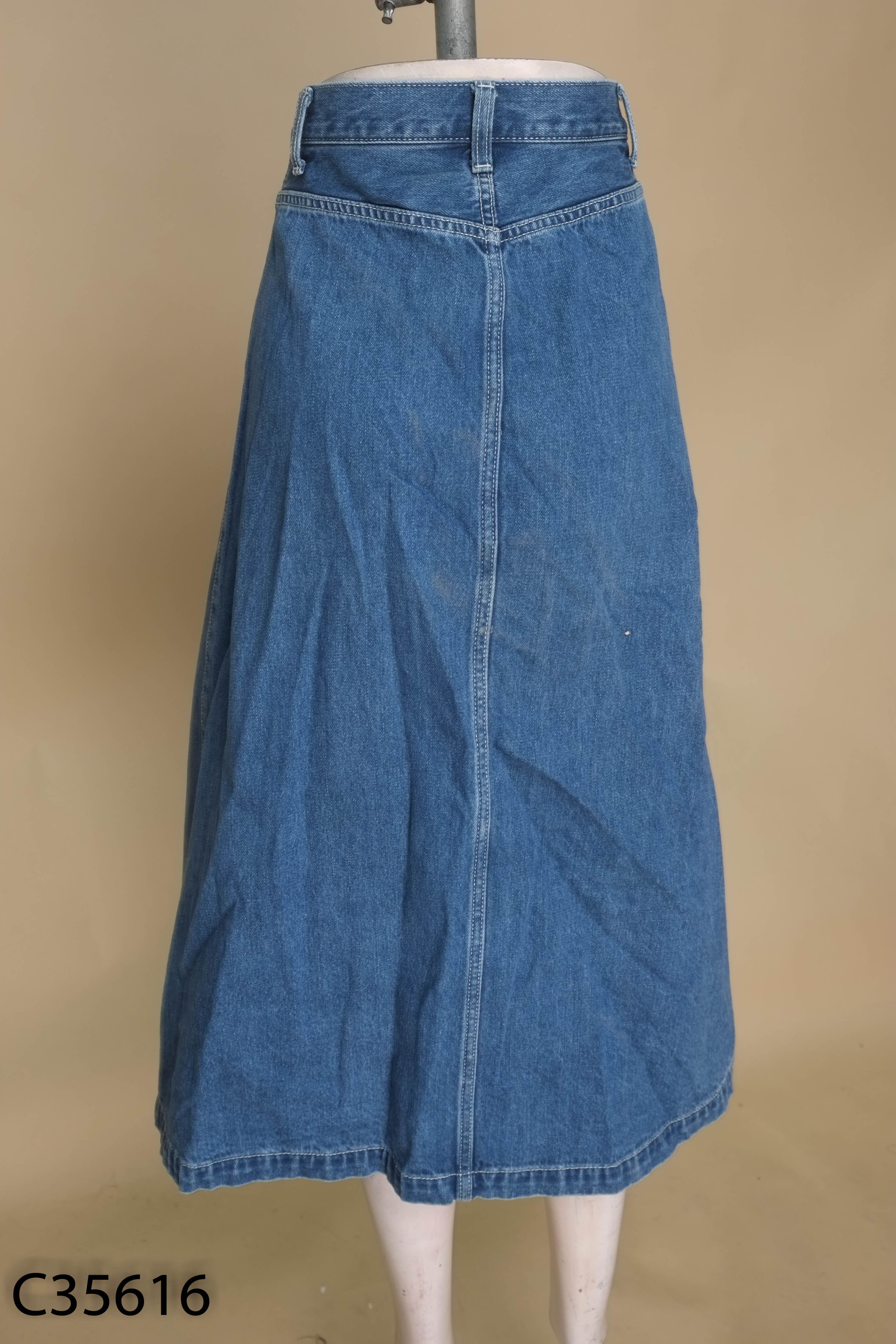 Chân váy GU jeans xanh phối cúc