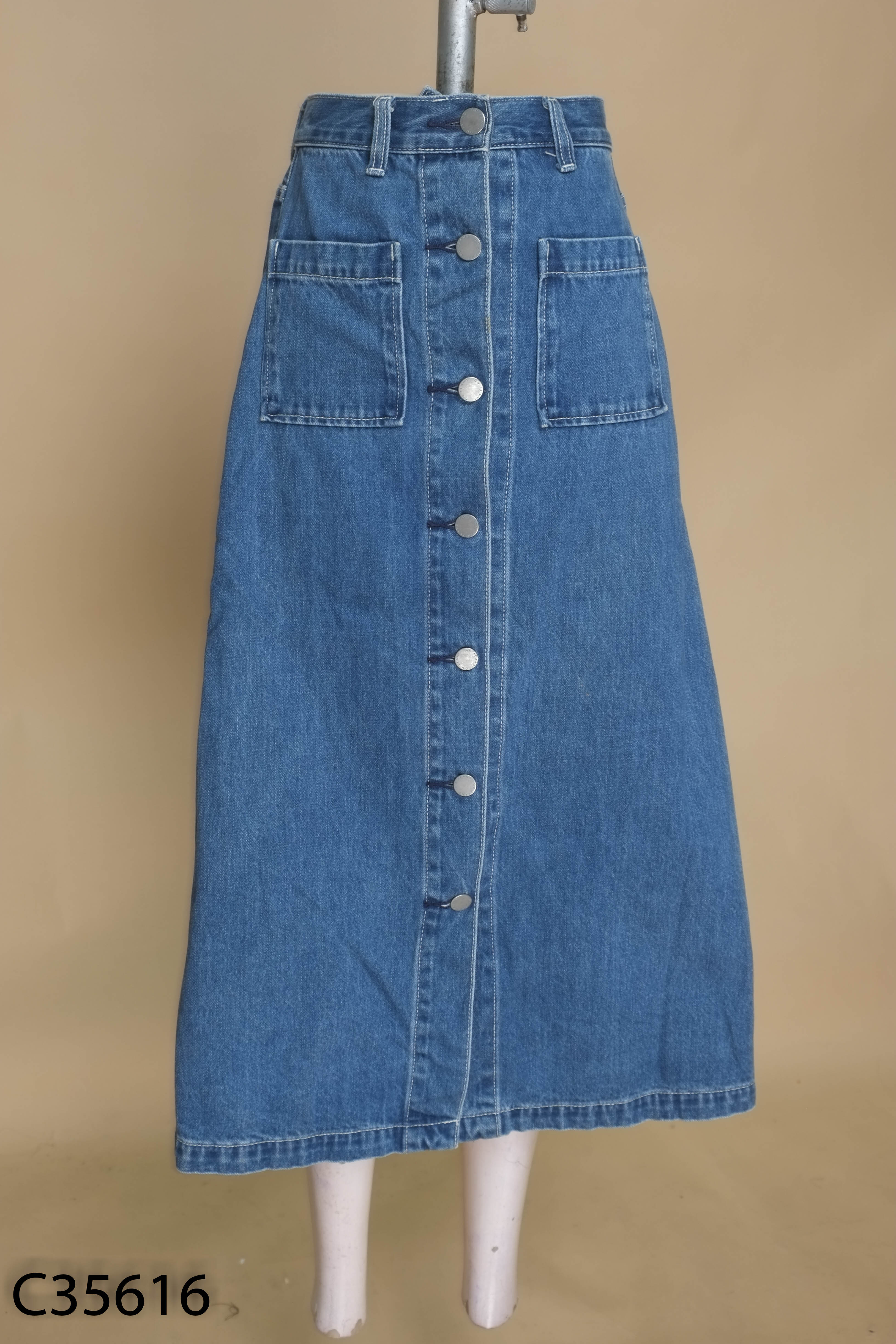 Chân váy GU jeans xanh phối cúc