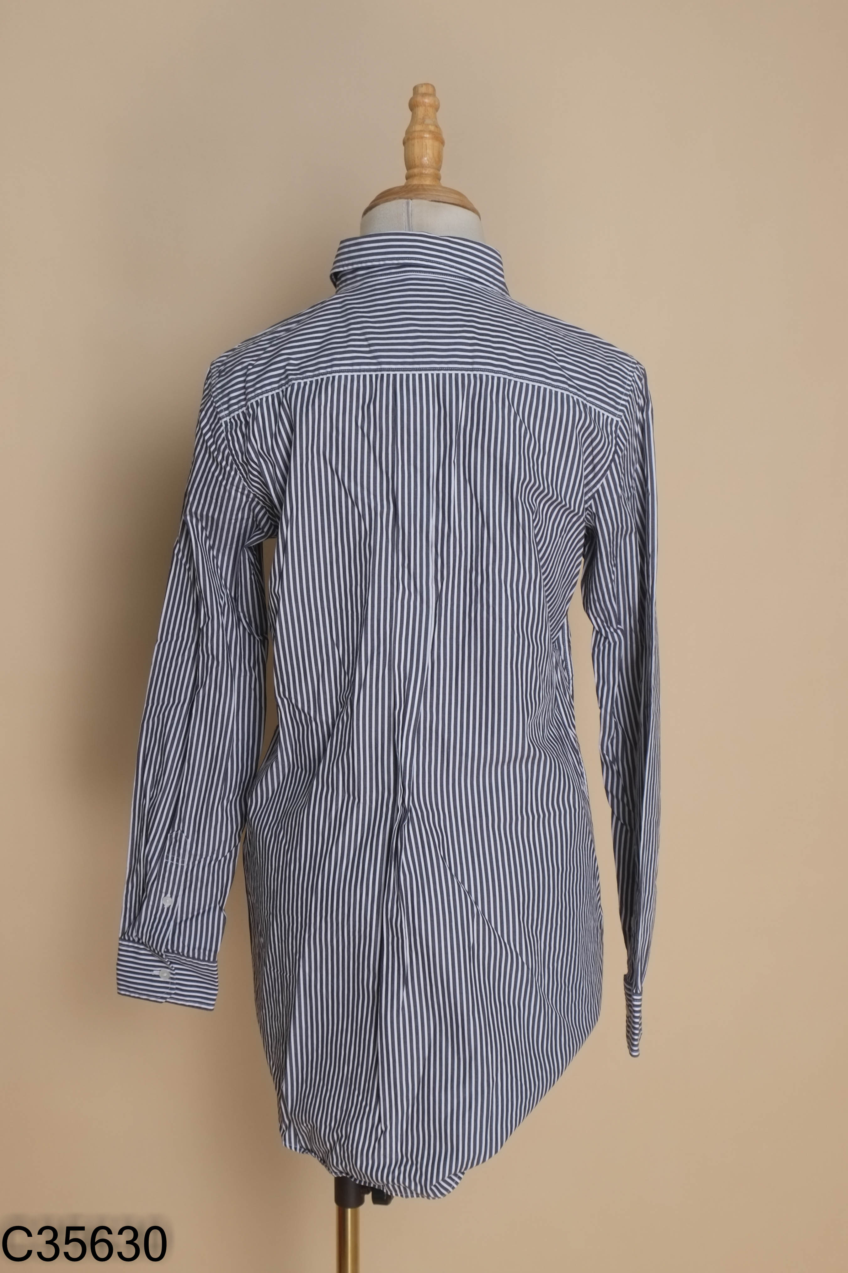 Áo sơ mi UNIQLO xám kẻ trắng