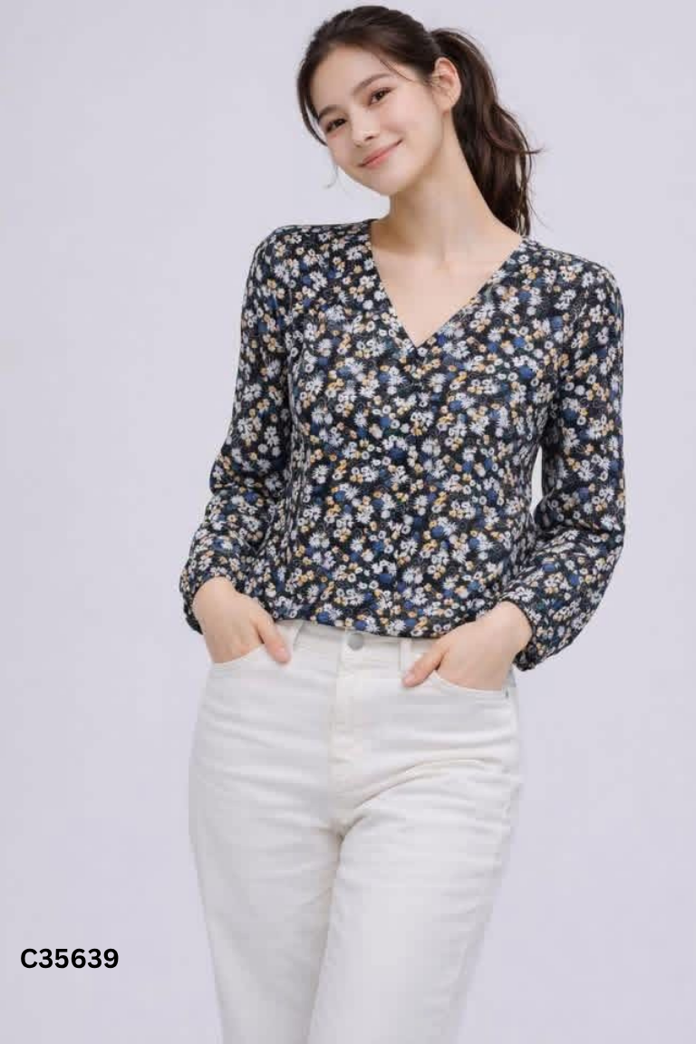 Áo đen hoa UNIQLO cổ tim