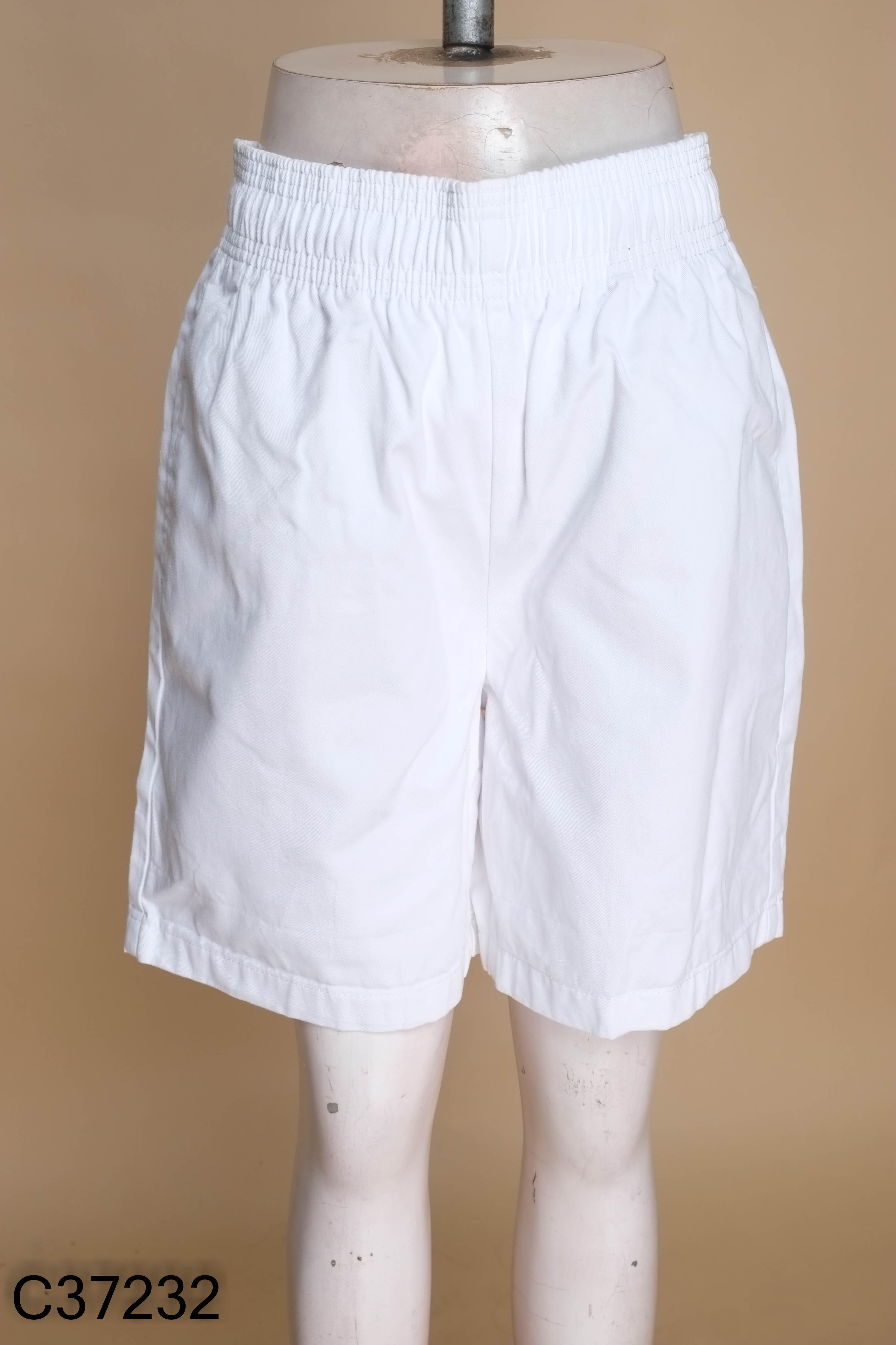 Quần short GU trắng