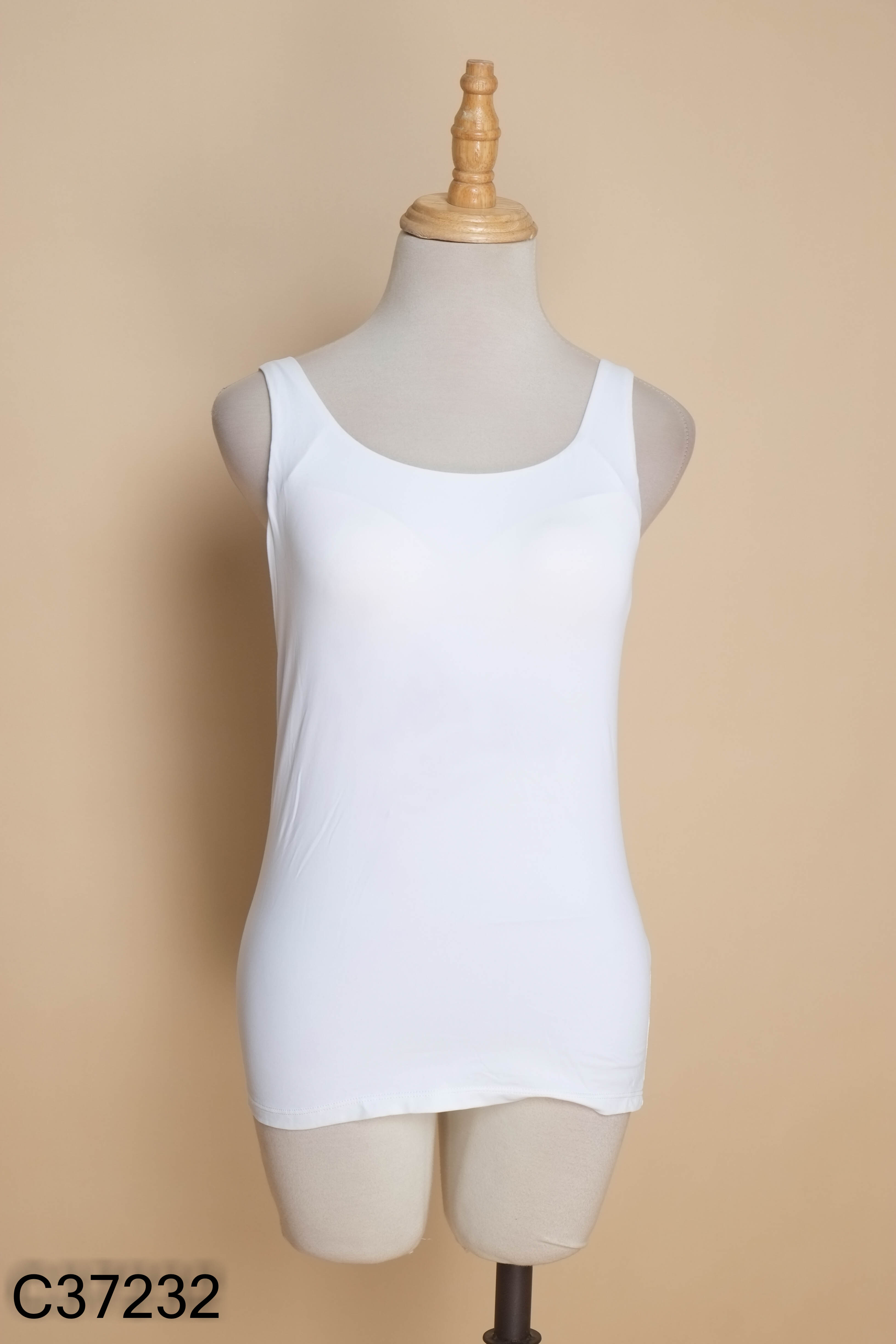 Áo thun UNIQLO sát nách trắng