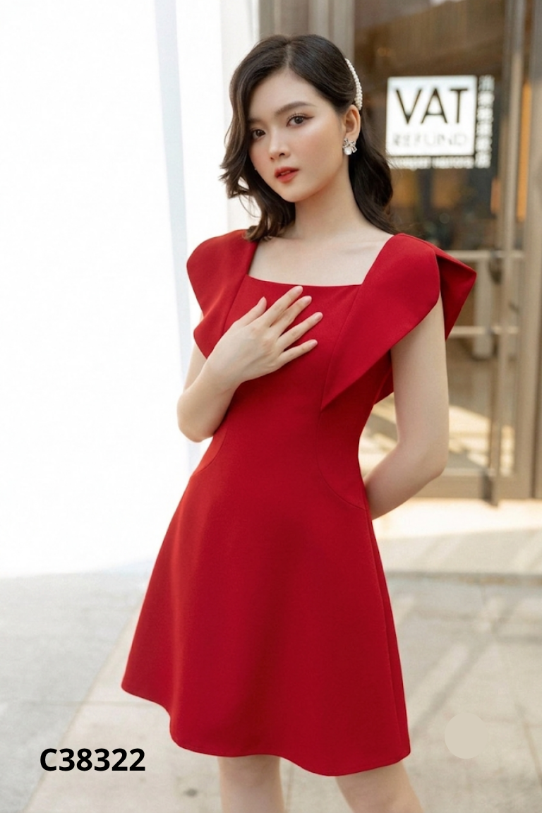 Váy đỏ viền bèo
