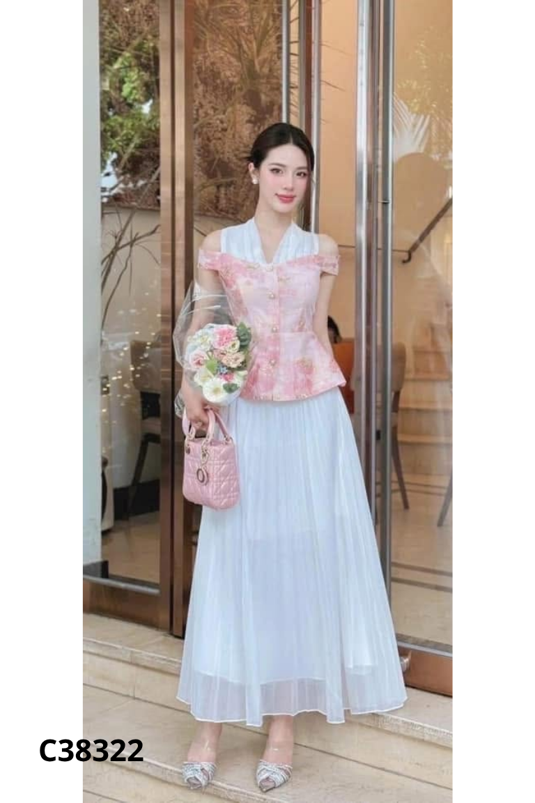 Set VGU áo hồng ánh nhũ + chân váy trắng xếp ly