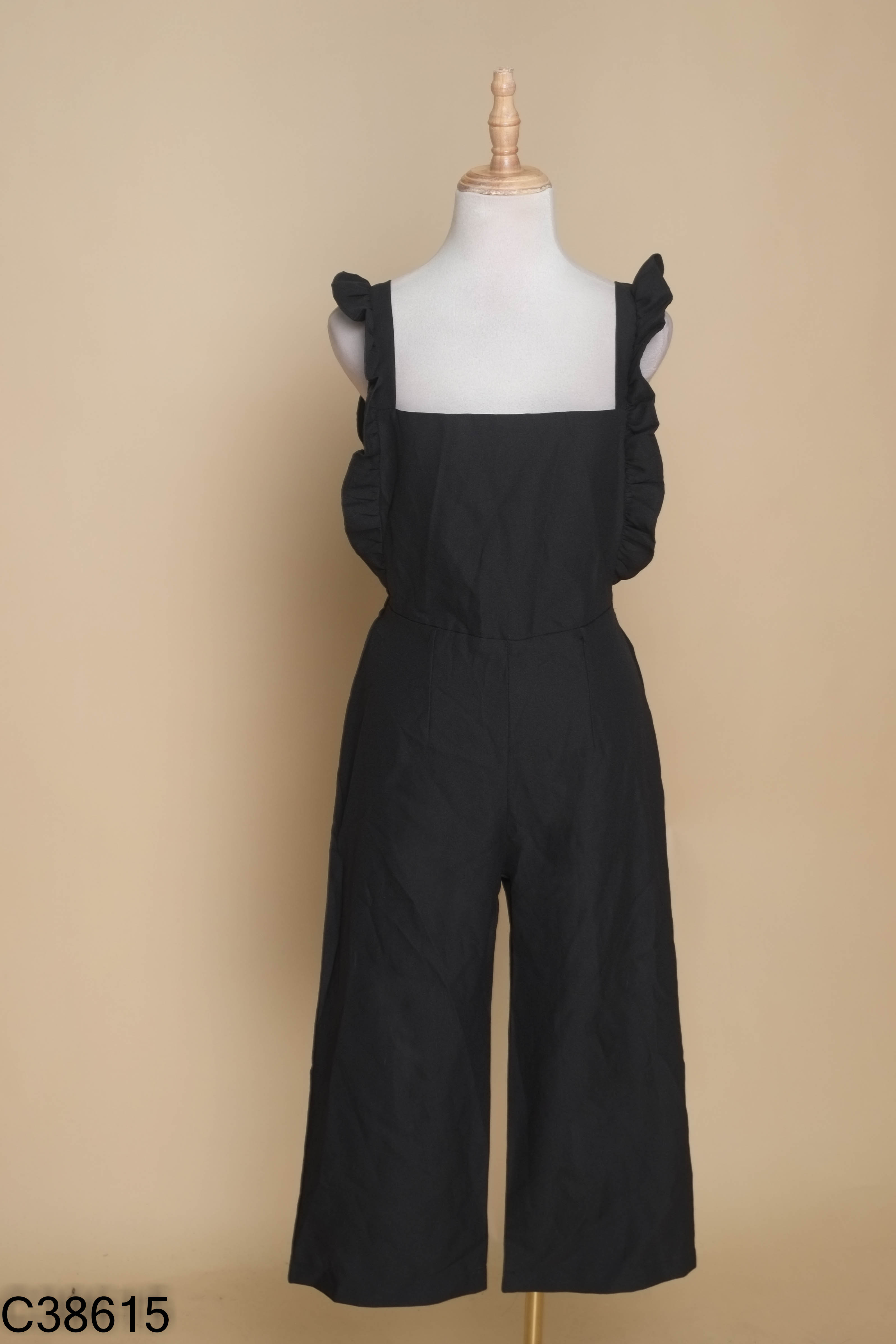 Jumpsuit đen 2 dây
