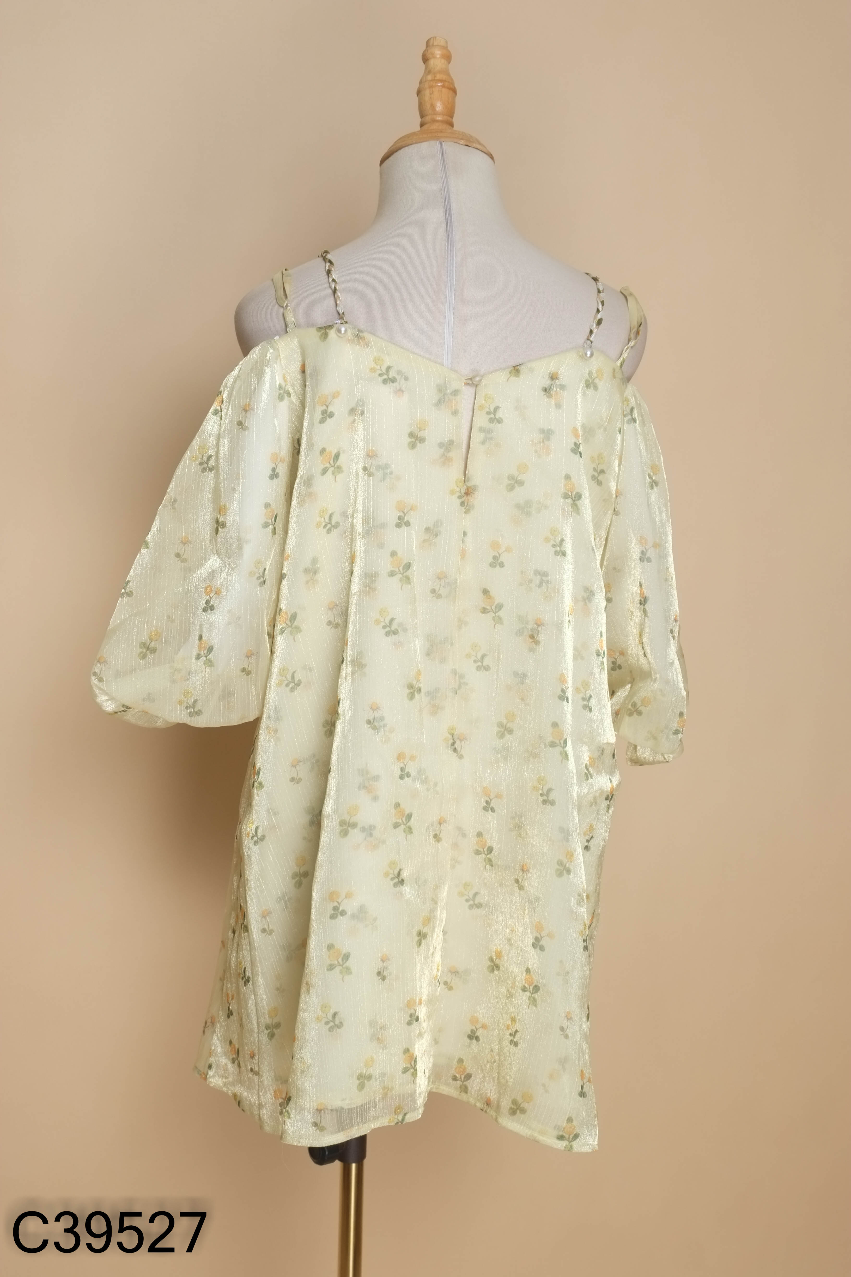 Váy organza vàng họa tiết hoa