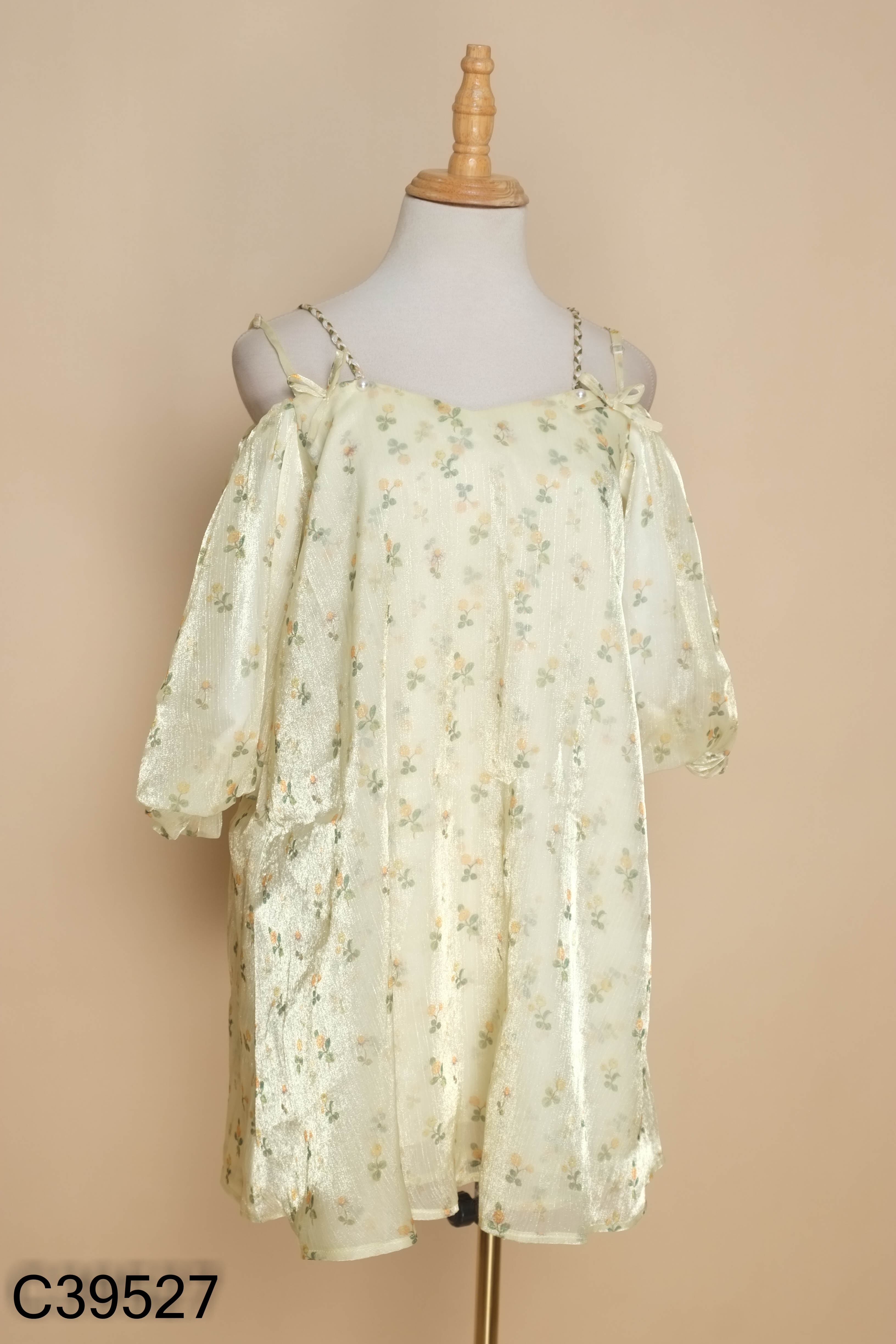 Váy organza vàng họa tiết hoa