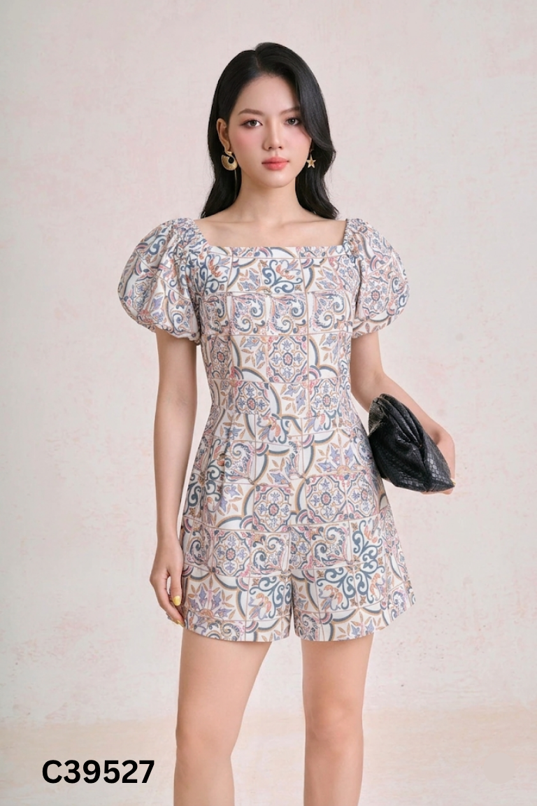 Jumpsuits trắng họa tiết tay phồng