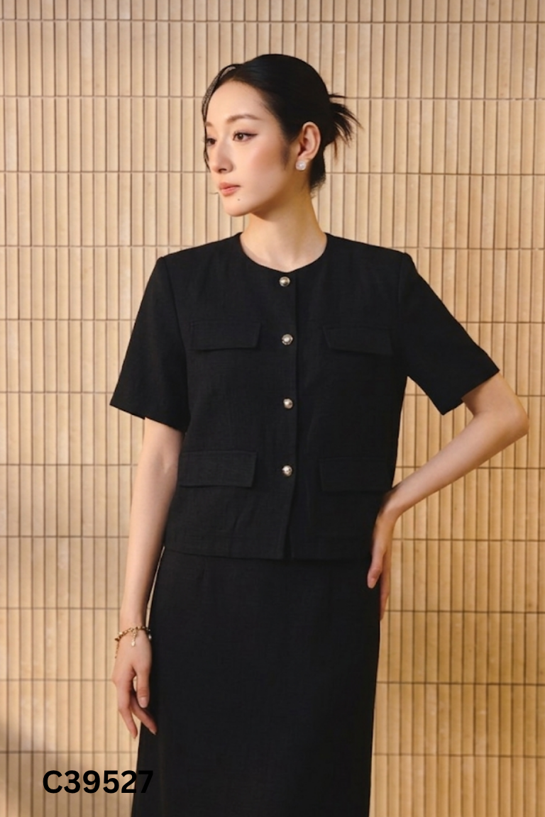 Áo đen cúc bạc