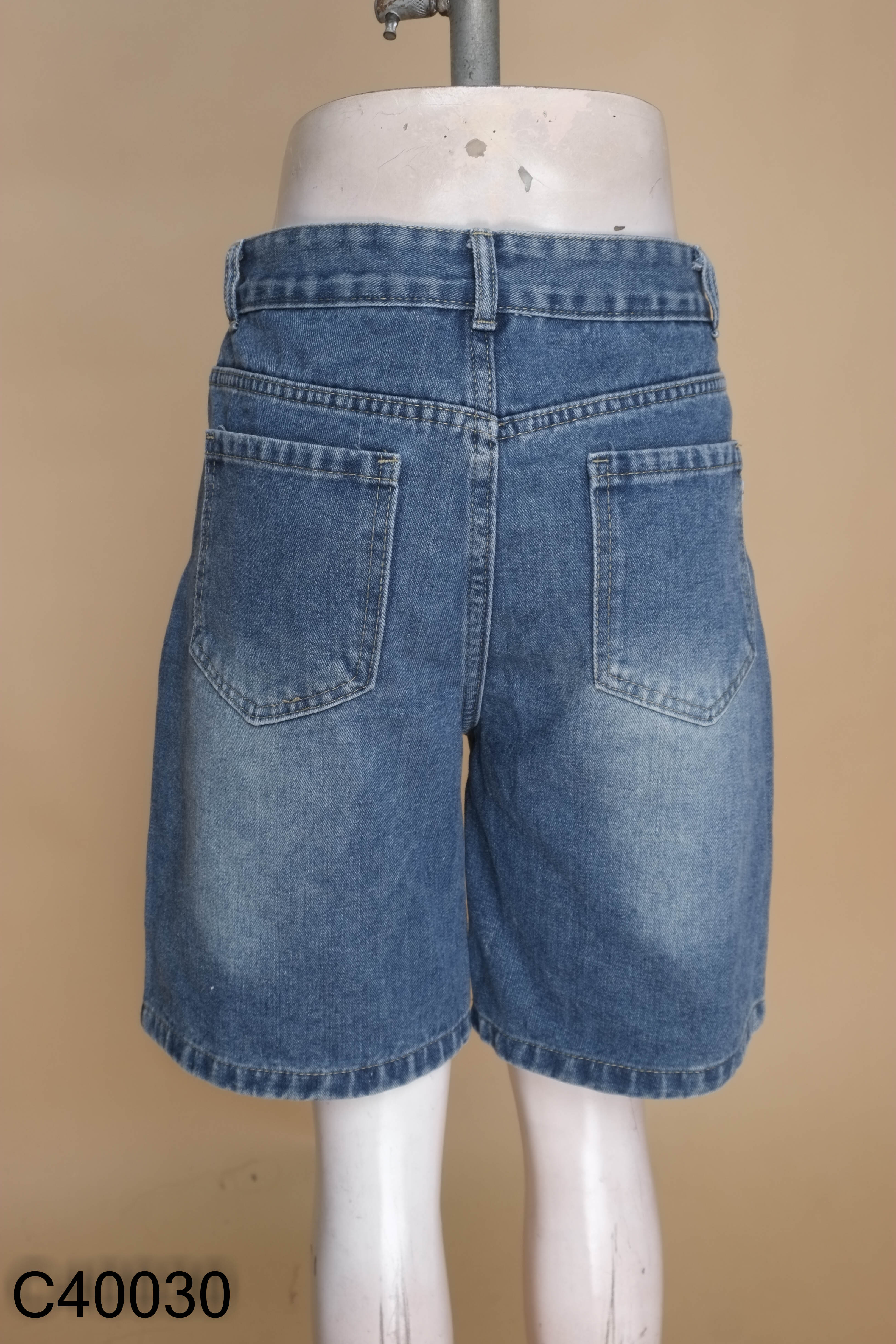 Quần shorts jeans lửng xanh