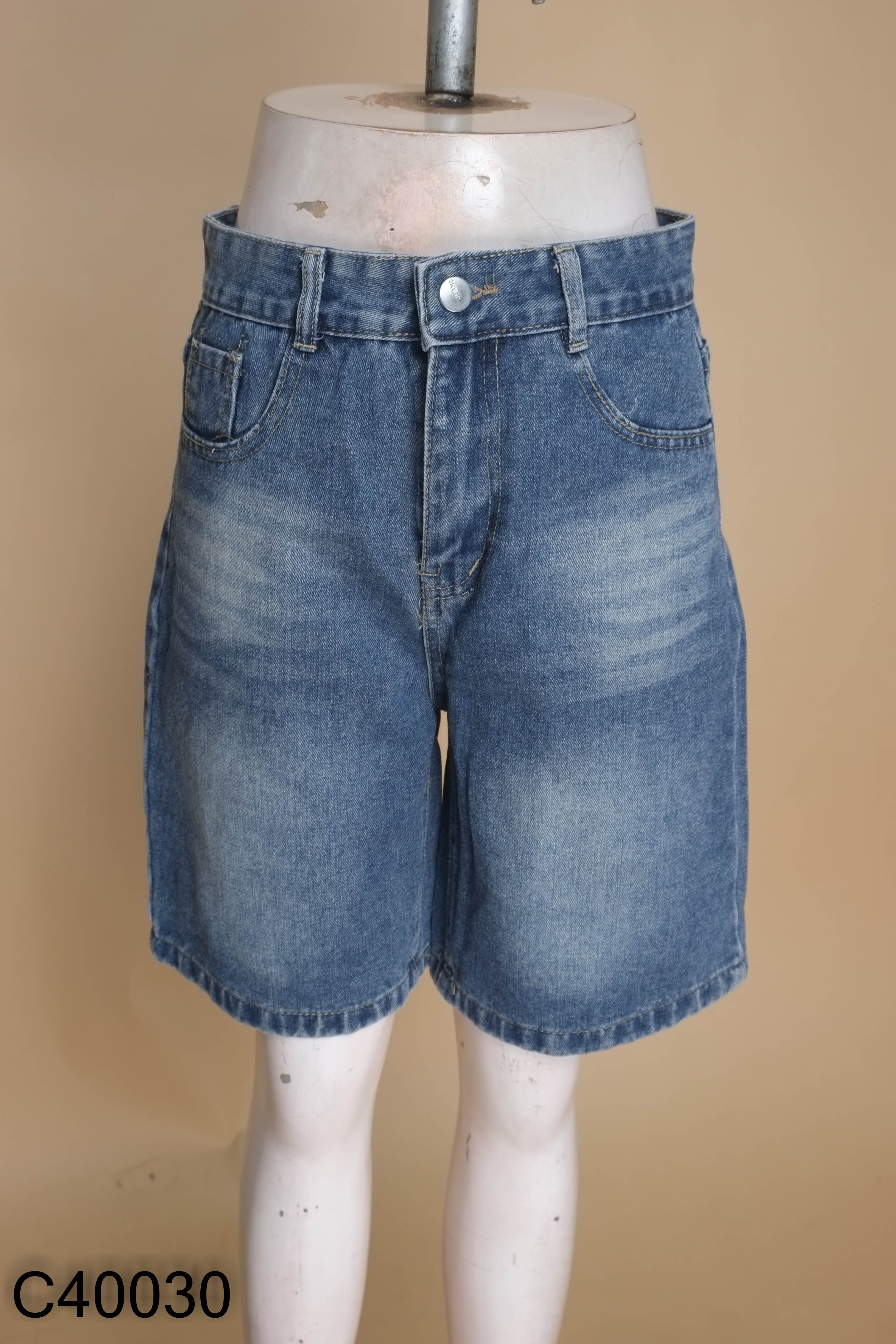 Quần shorts jeans lửng xanh