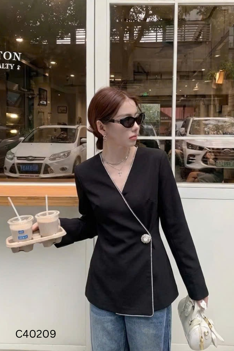 Áo khoác đen viền đá không cổ