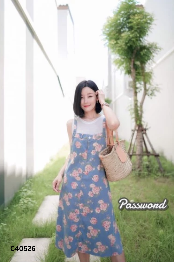 Váy yếm jeans xanh hoa hồng