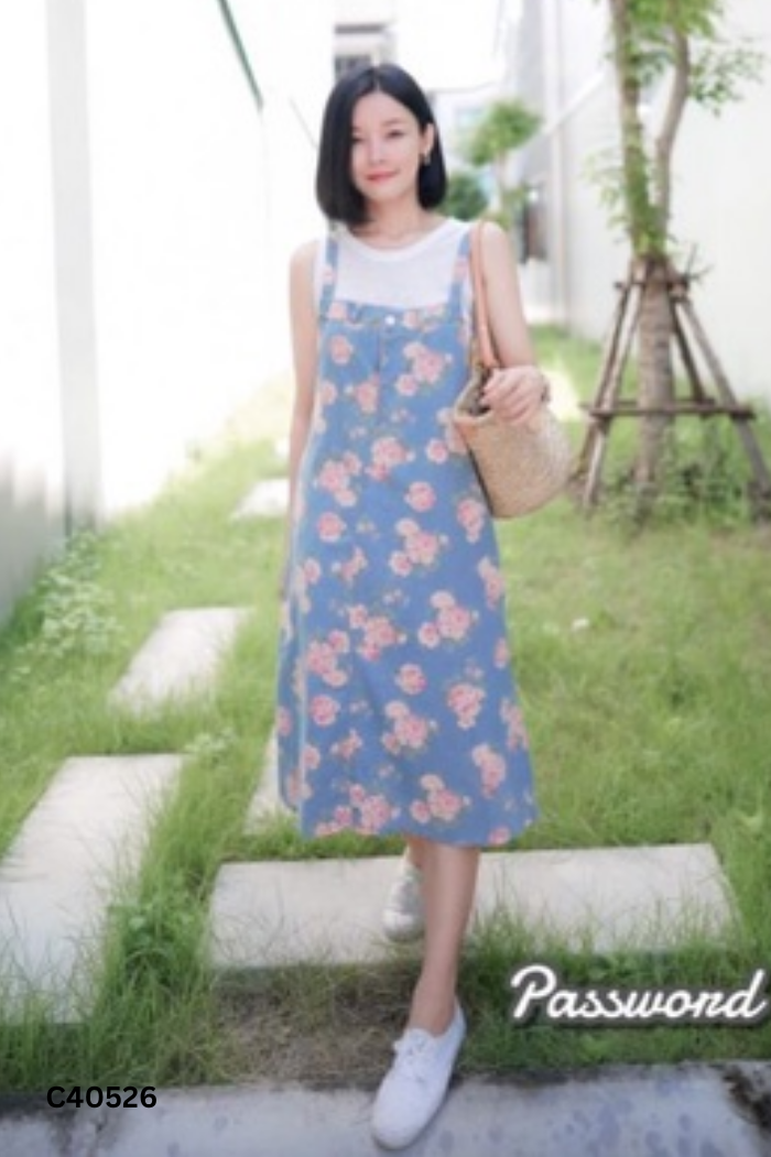 Váy yếm jeans xanh hoa hồng