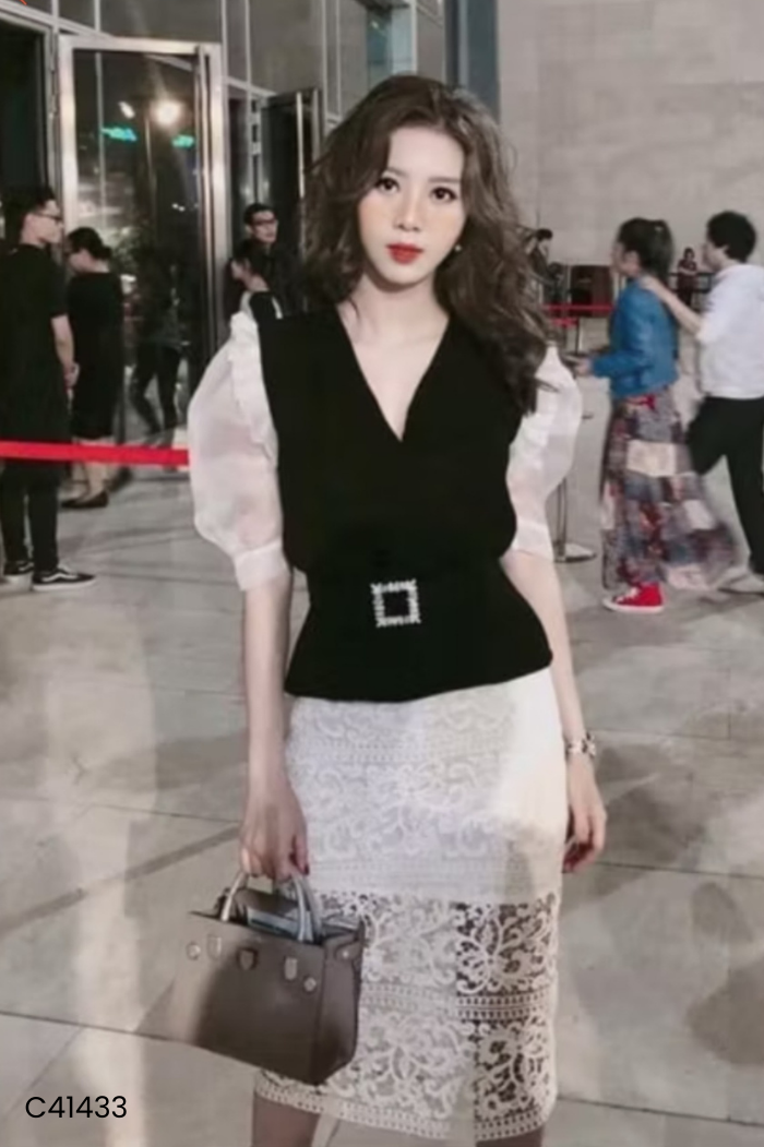Áo đen phối tay voan trắng
