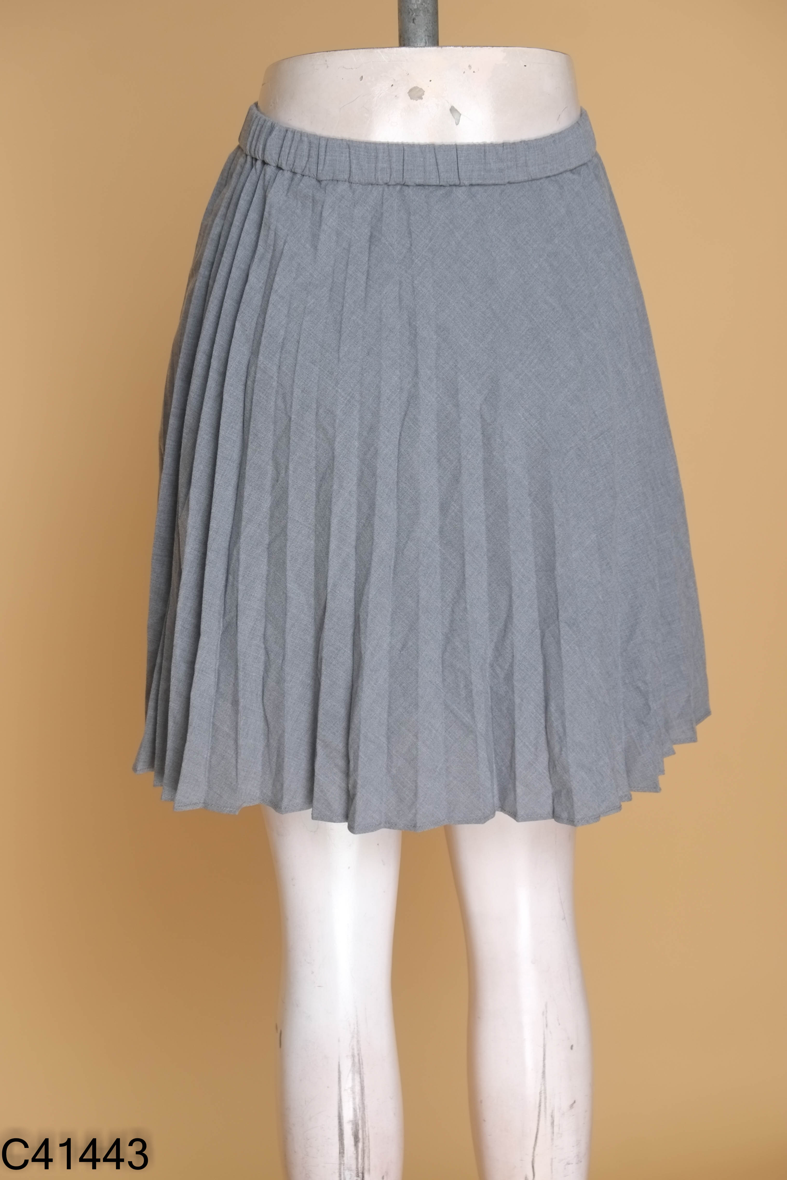 Chân váy UNIQLO KIDS xám dập ly
