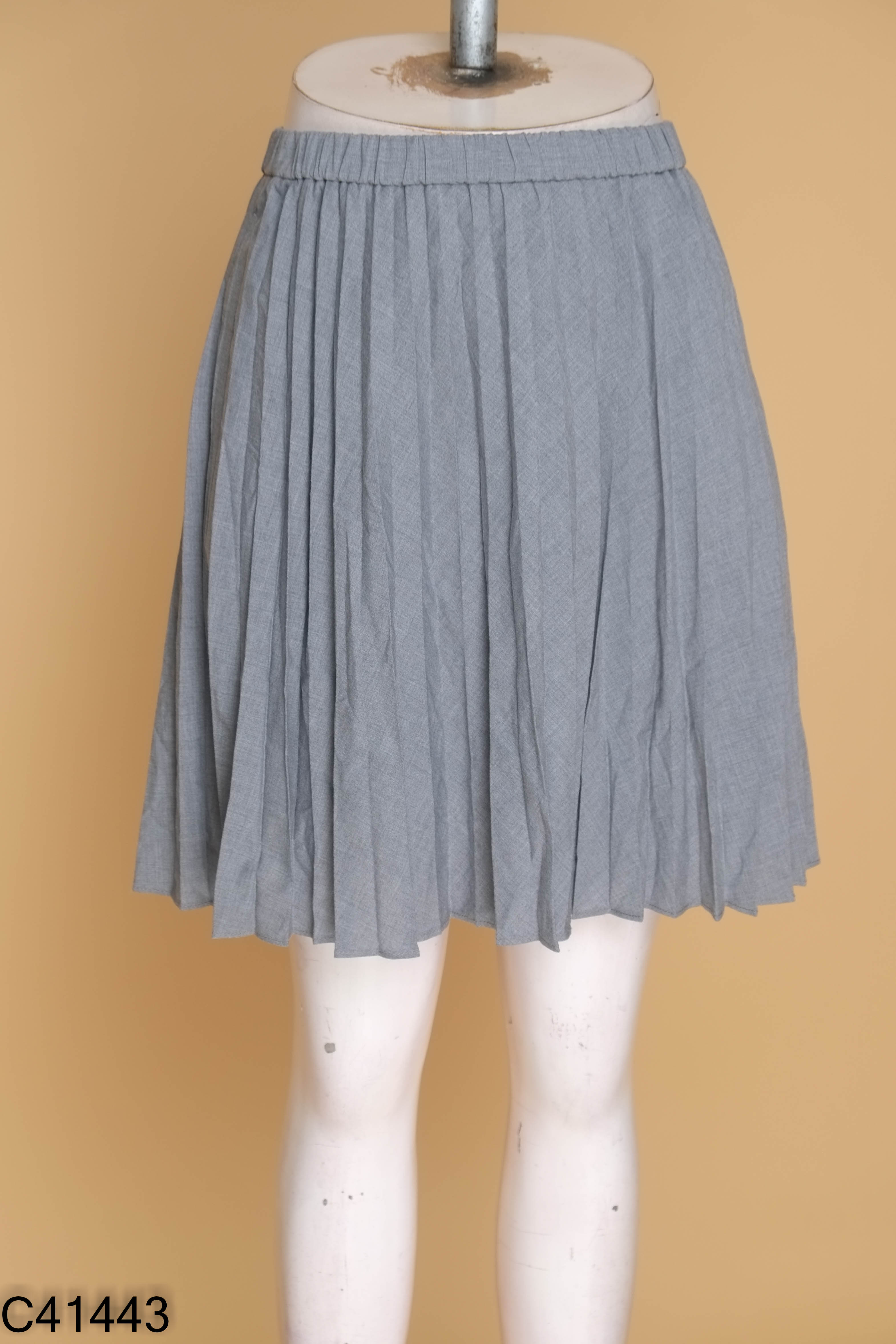 Chân váy UNIQLO KIDS xám dập ly