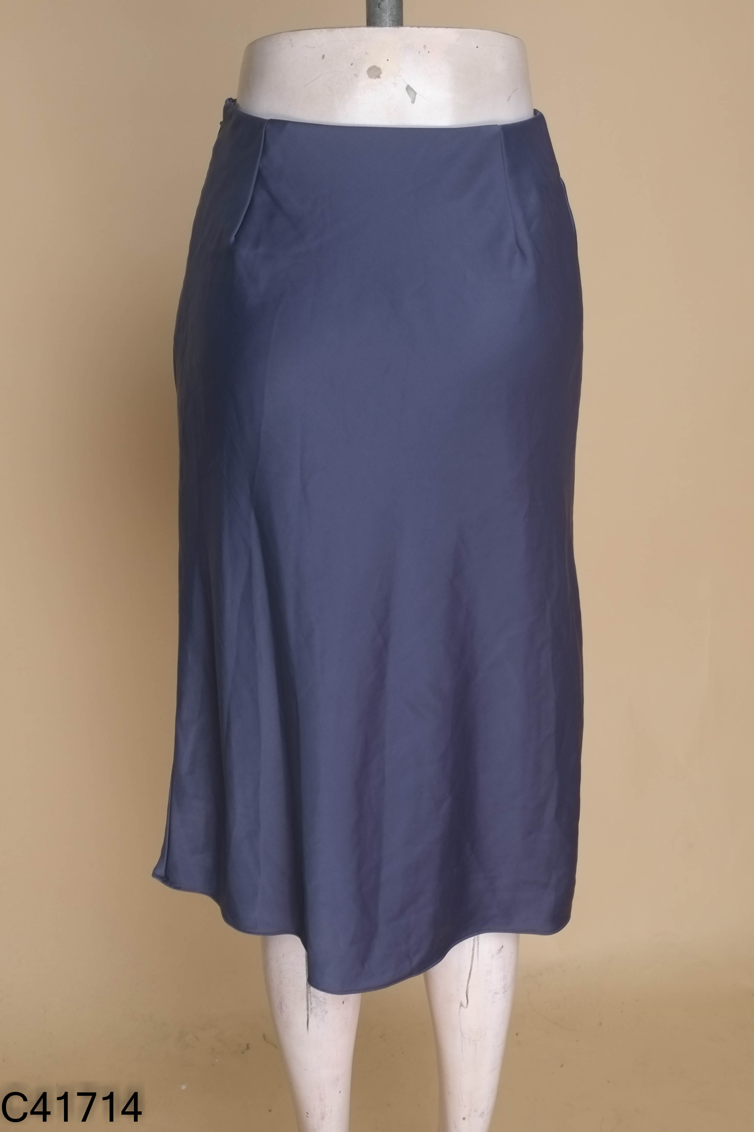 Chân váy UNIQLO xanh trơn