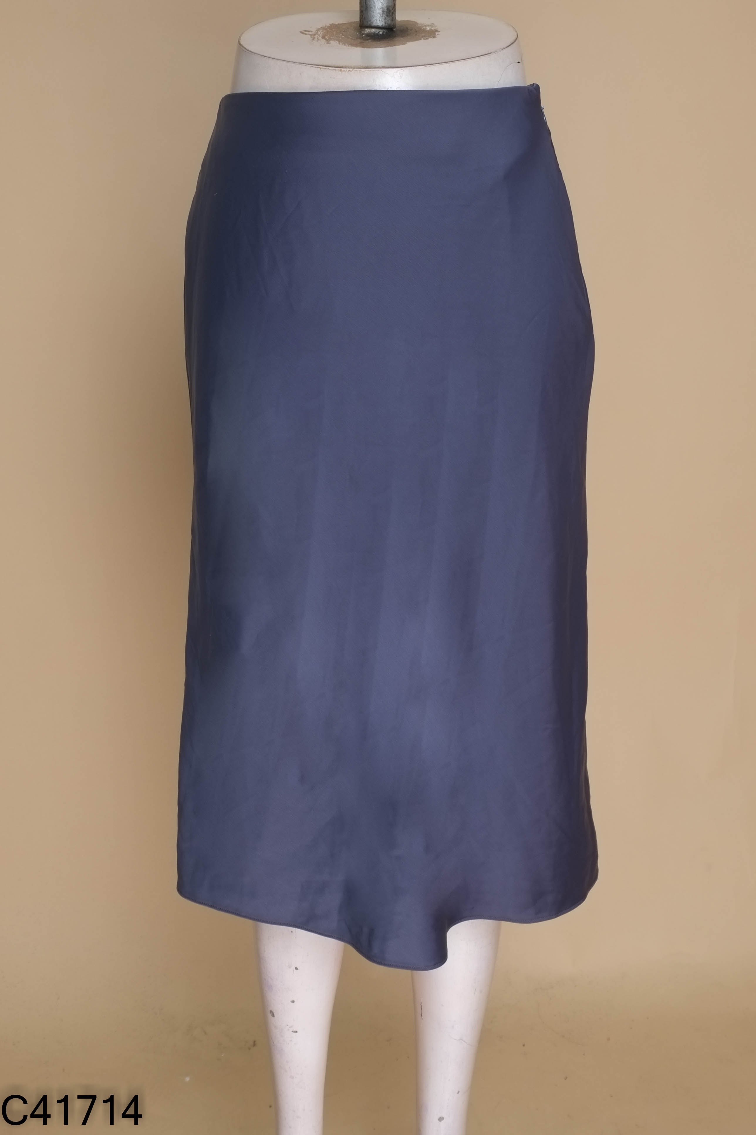 Chân váy UNIQLO xanh trơn