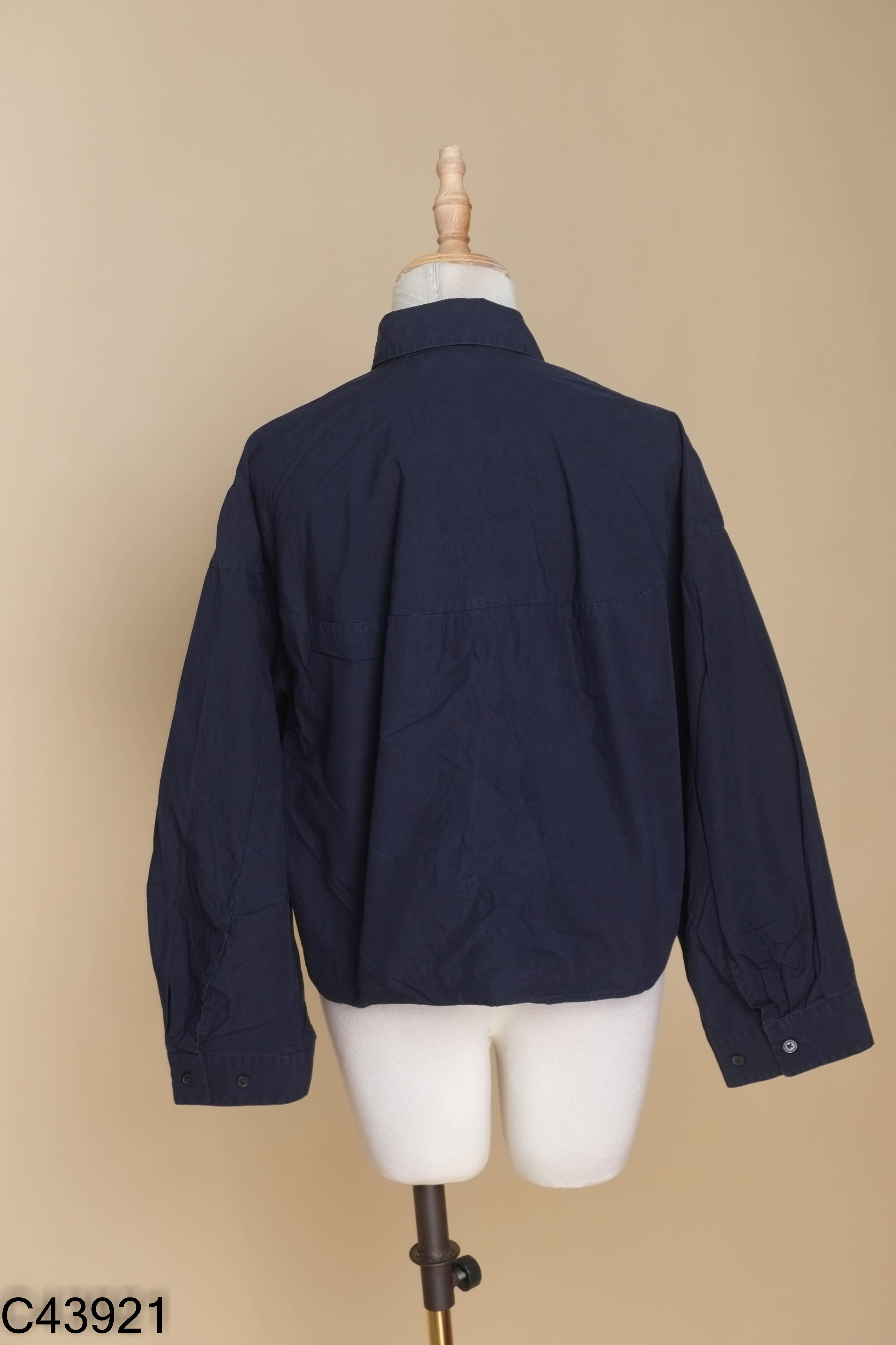 Áo sơ mi xanh UNIQLO trơn