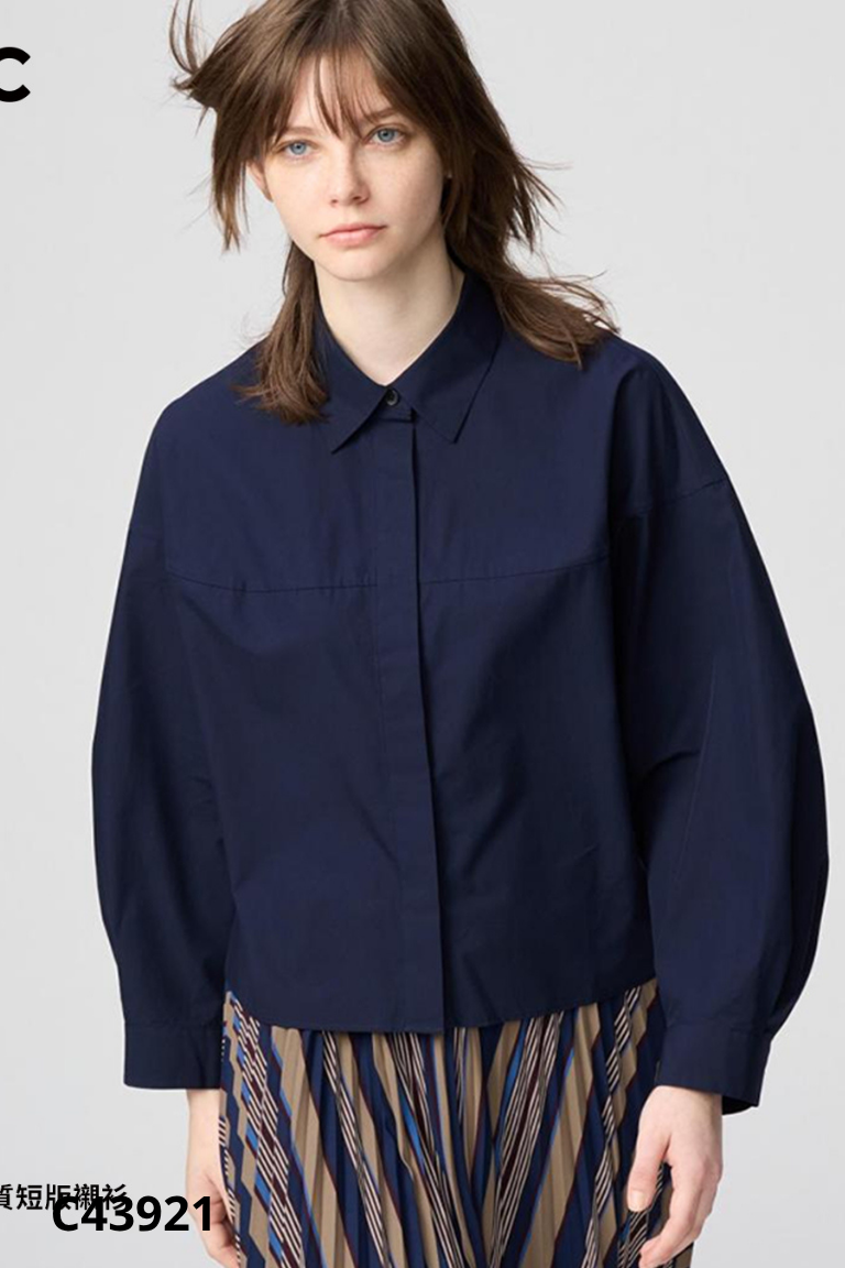 Áo sơ mi xanh UNIQLO trơn