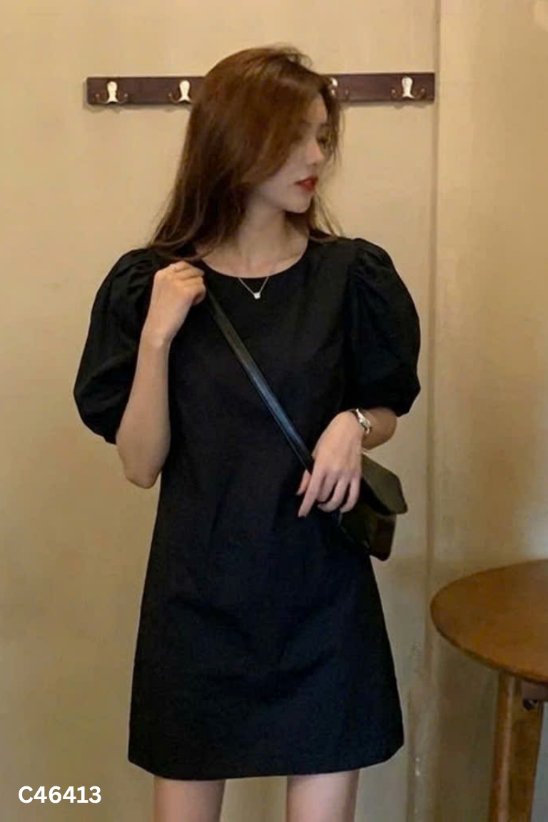 Váy đen trơn tay phồng