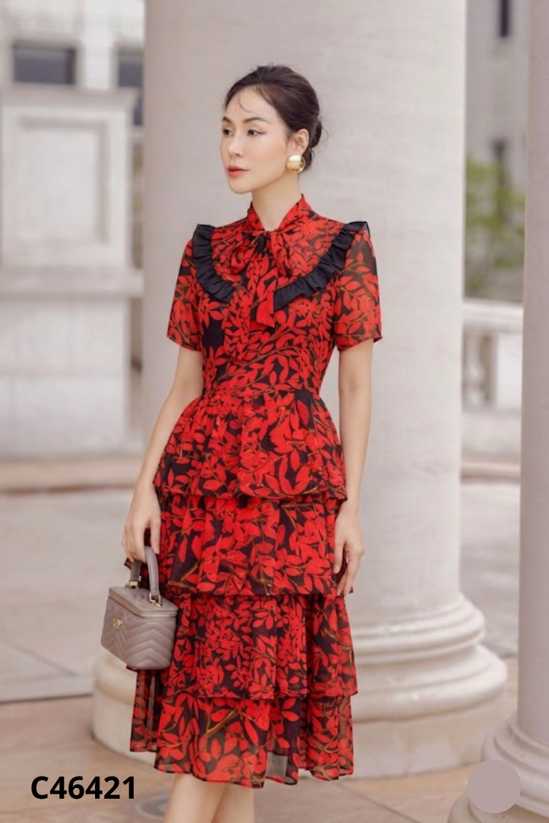 Váy đỏ mix đen họa tiết phối tầng