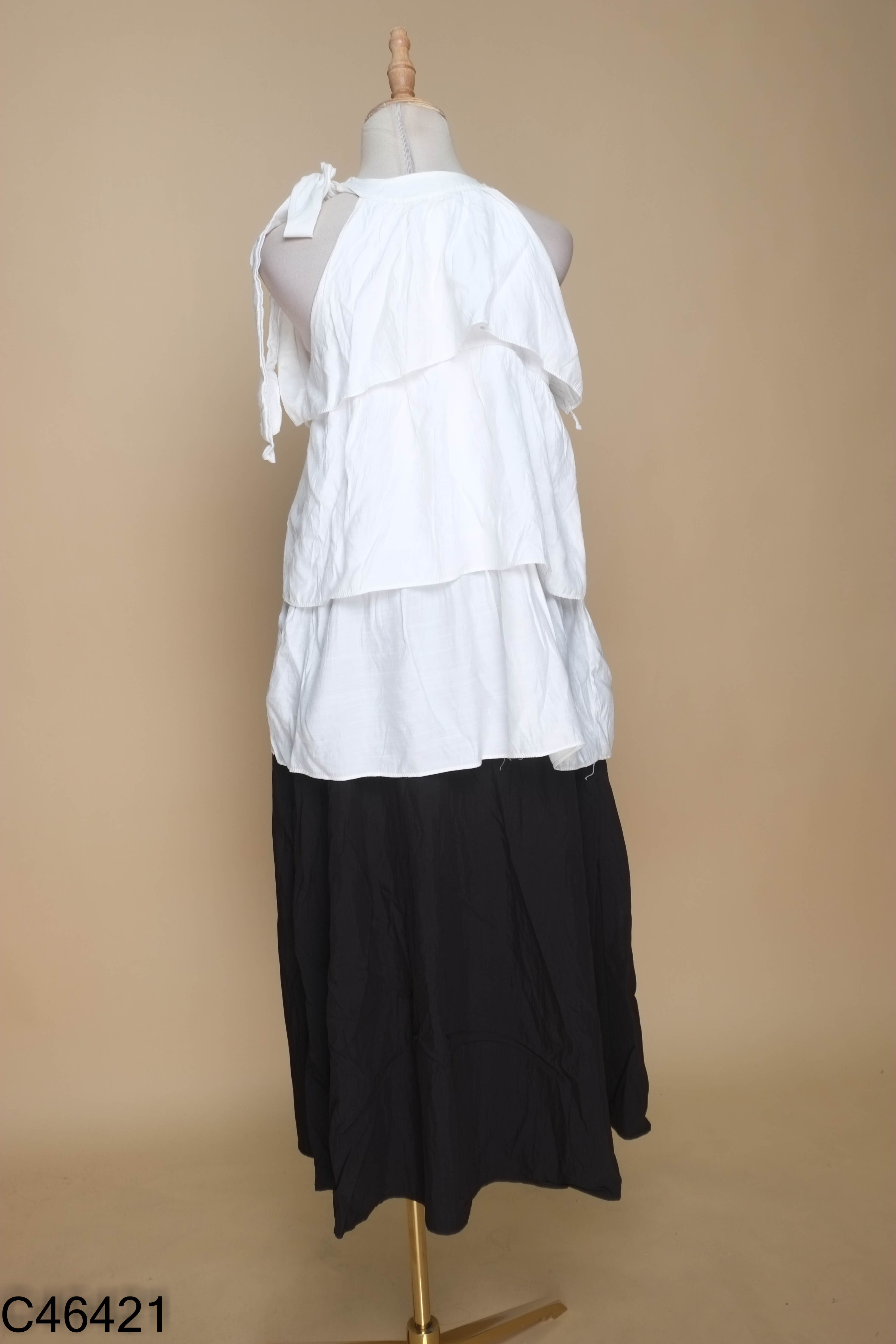 Set Áo babydoll trắng cổ yếm + Chân váy đen
