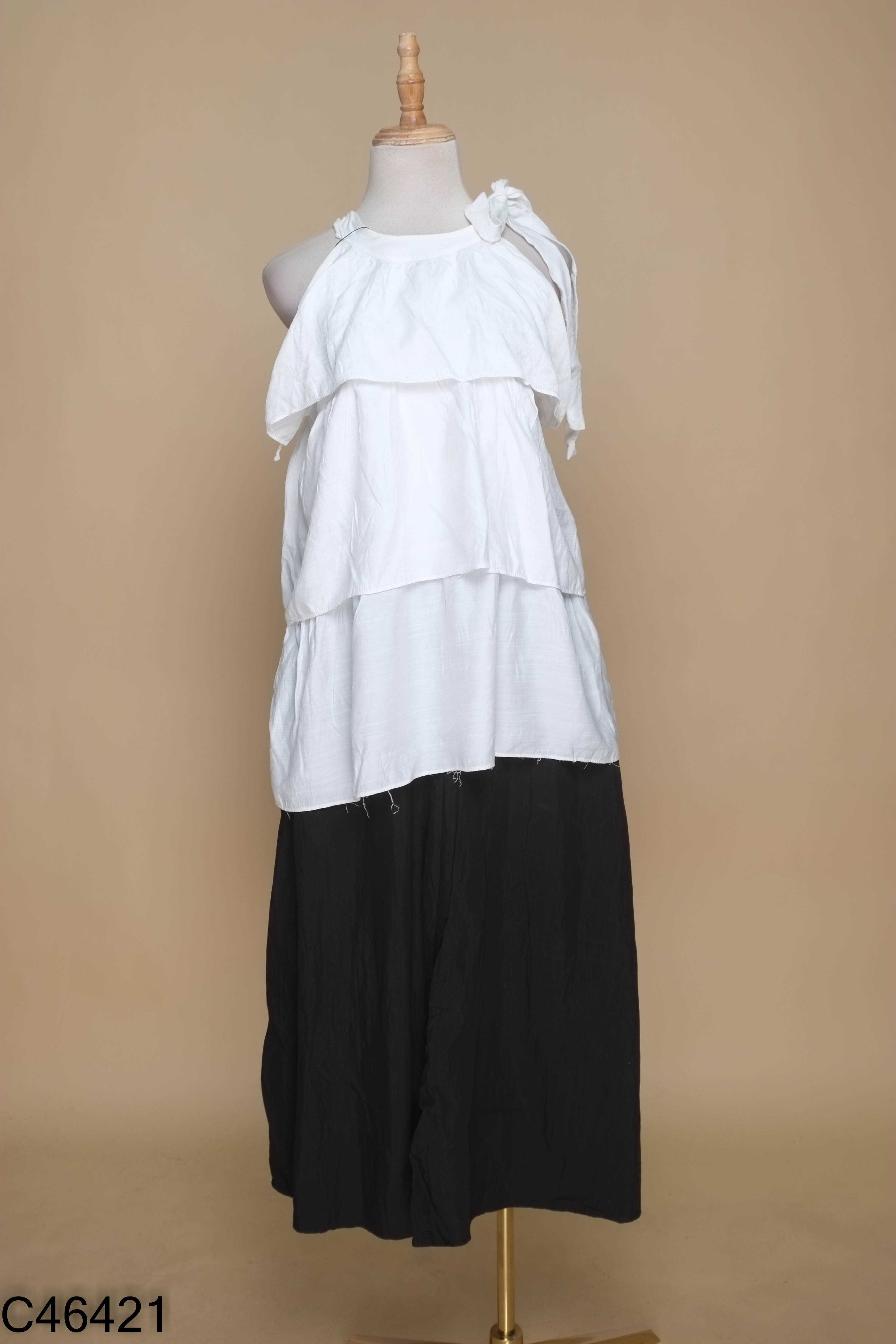 Set Áo babydoll trắng cổ yếm + Chân váy đen