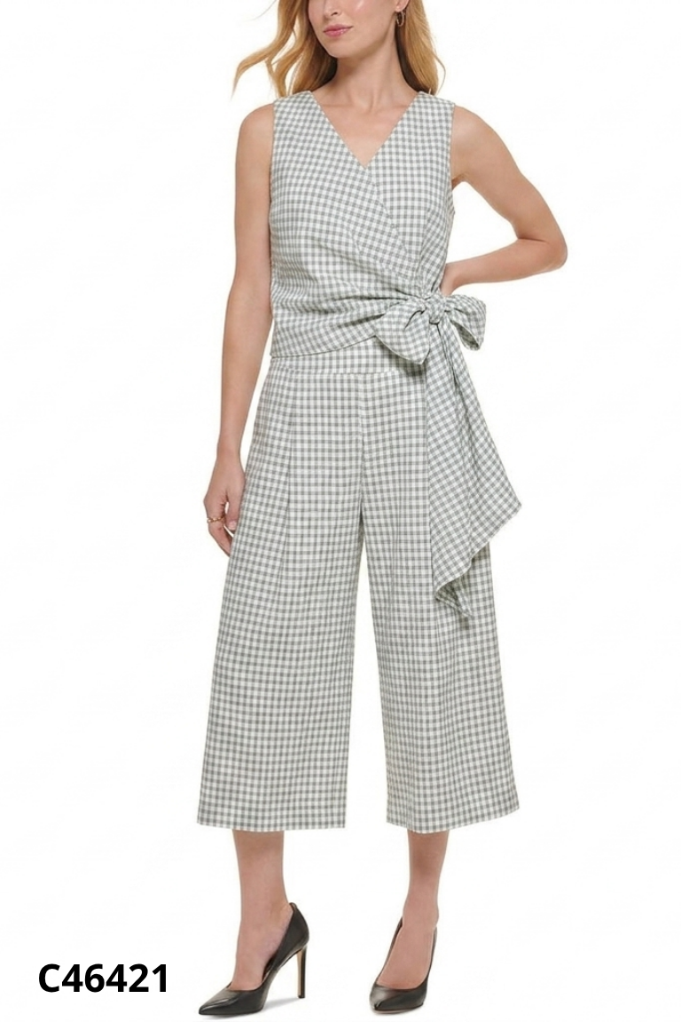 Jumpsuit trắng kẻ đen phối cổ chéo sát nách