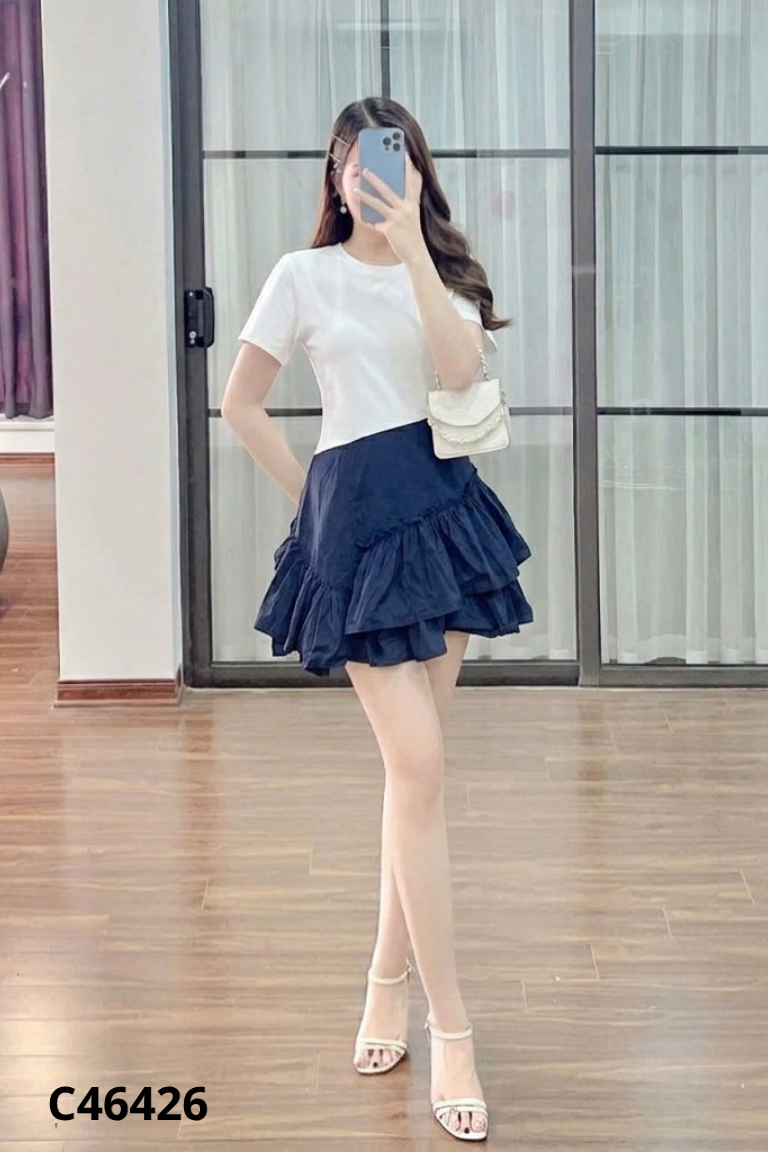 Váy trắng phối xanh than viền bèo
