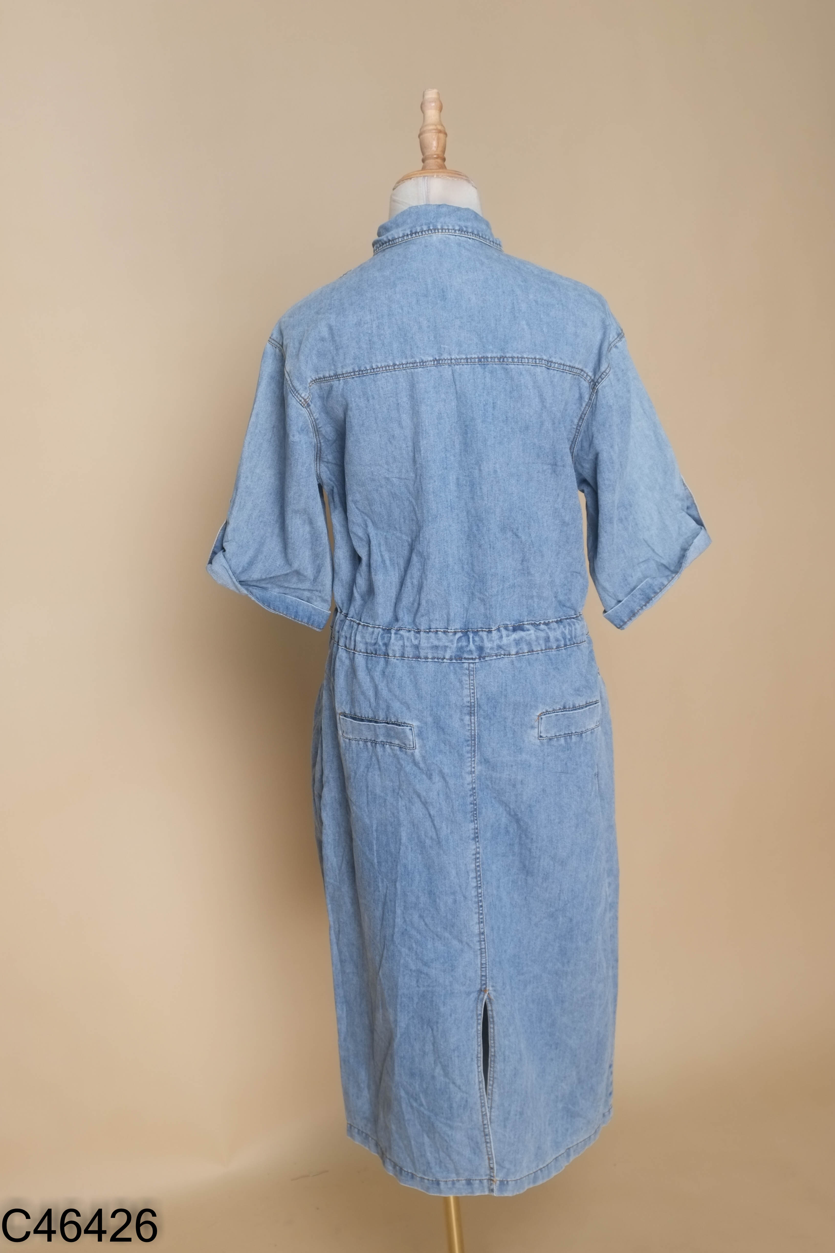 Váy jeans xanh thêu Mickey