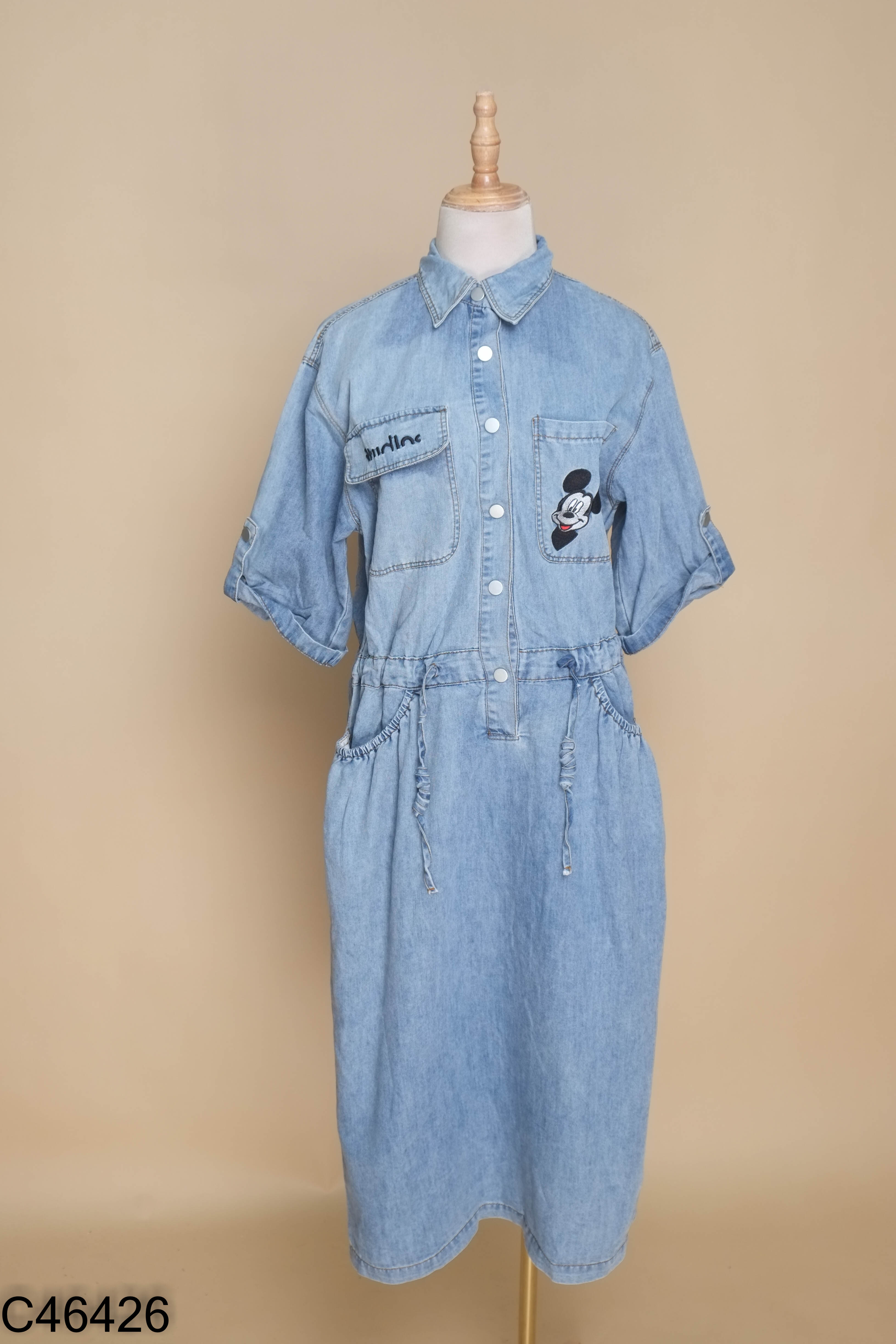Váy jeans xanh thêu Mickey