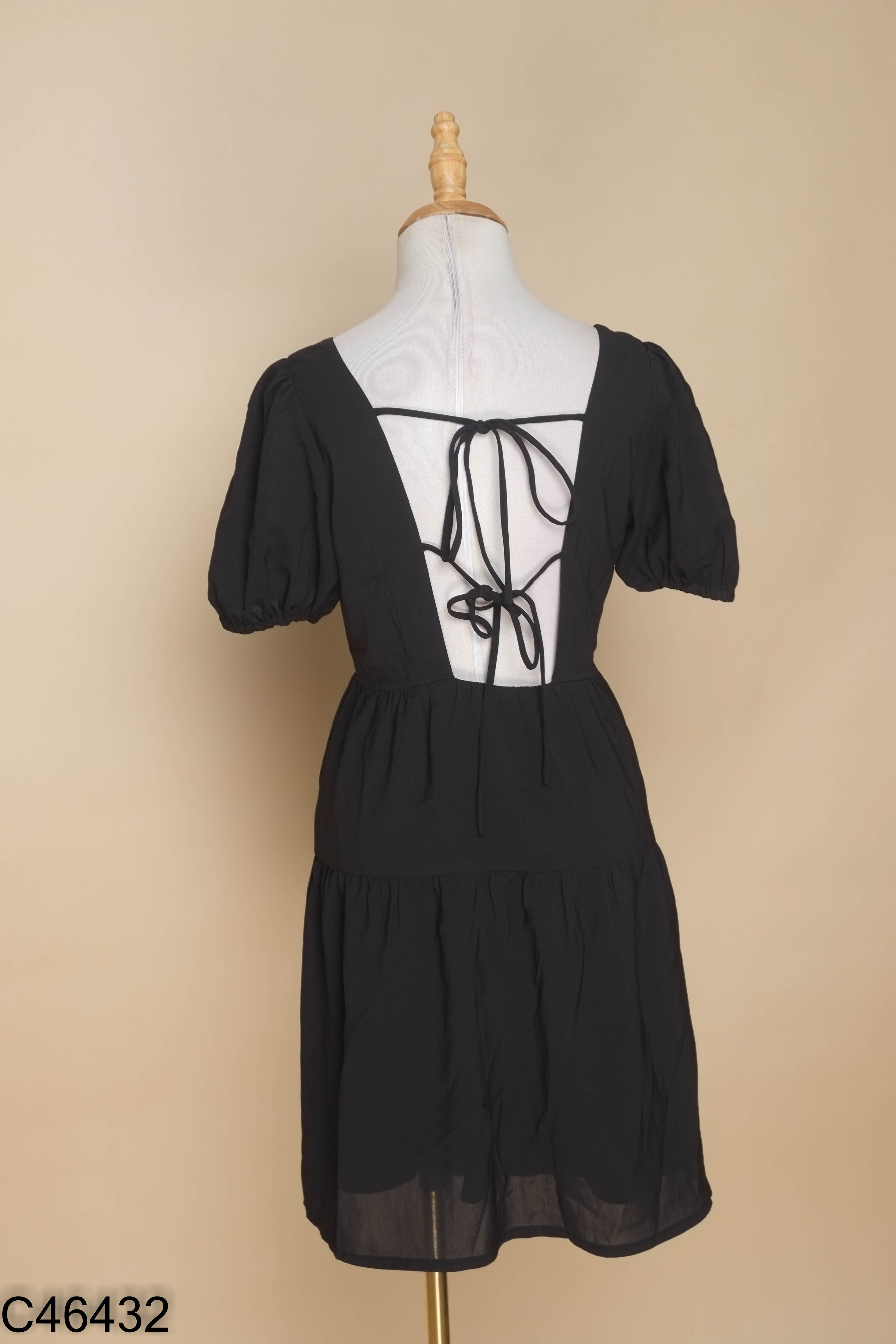Váy babydoll đen LYRA cổ vuông