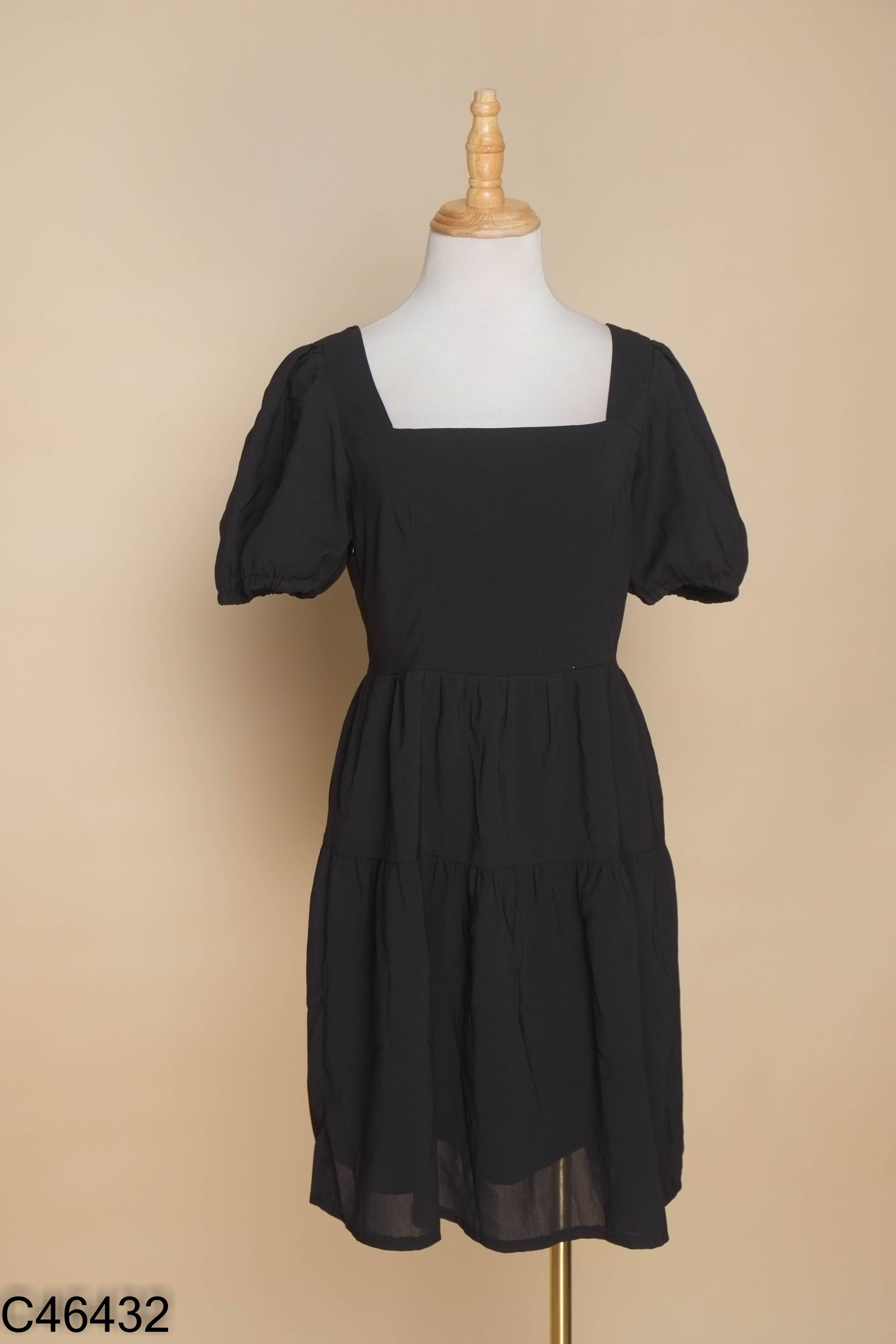 Váy babydoll đen LYRA cổ vuông