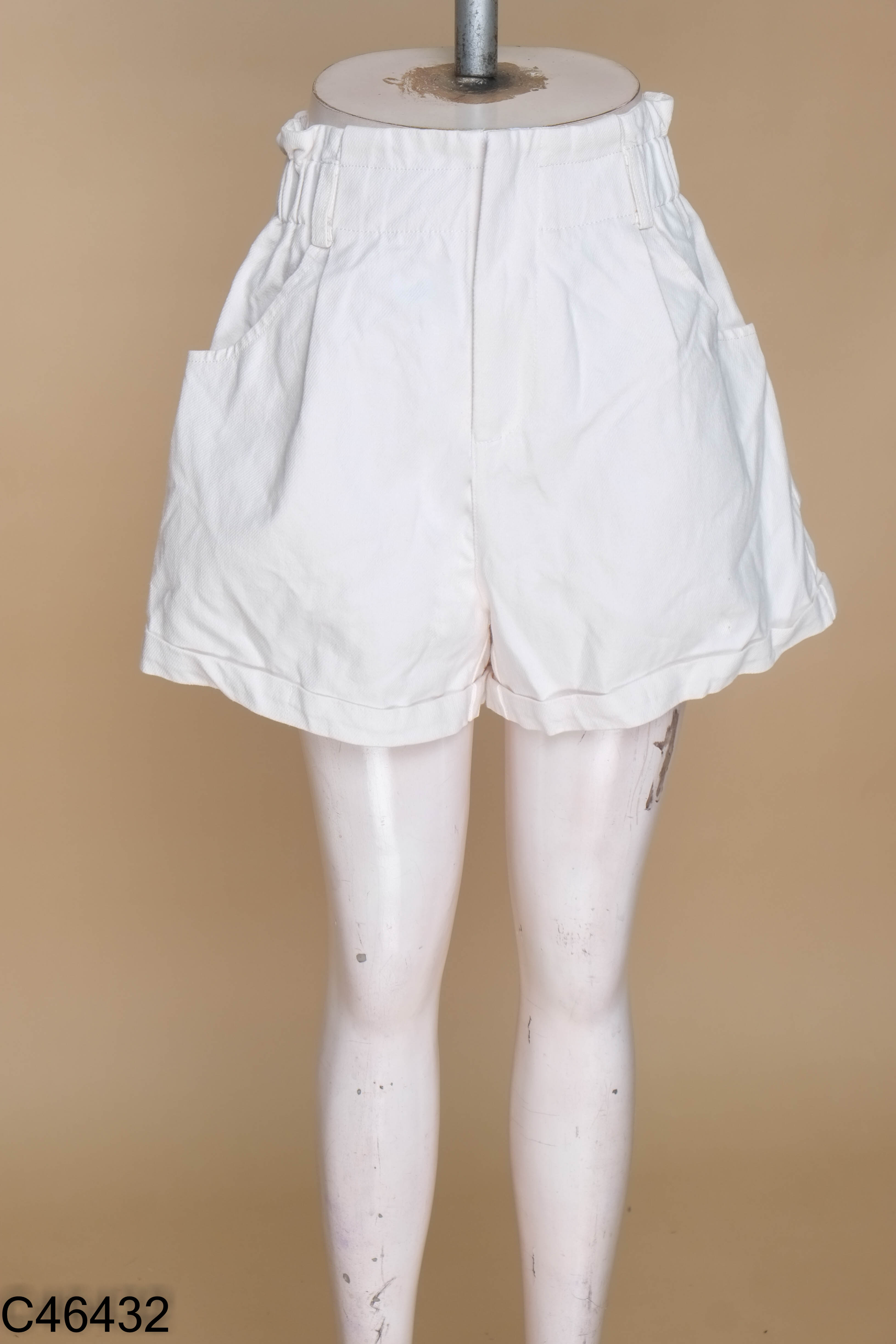 Quần short jean trắng cạp cao