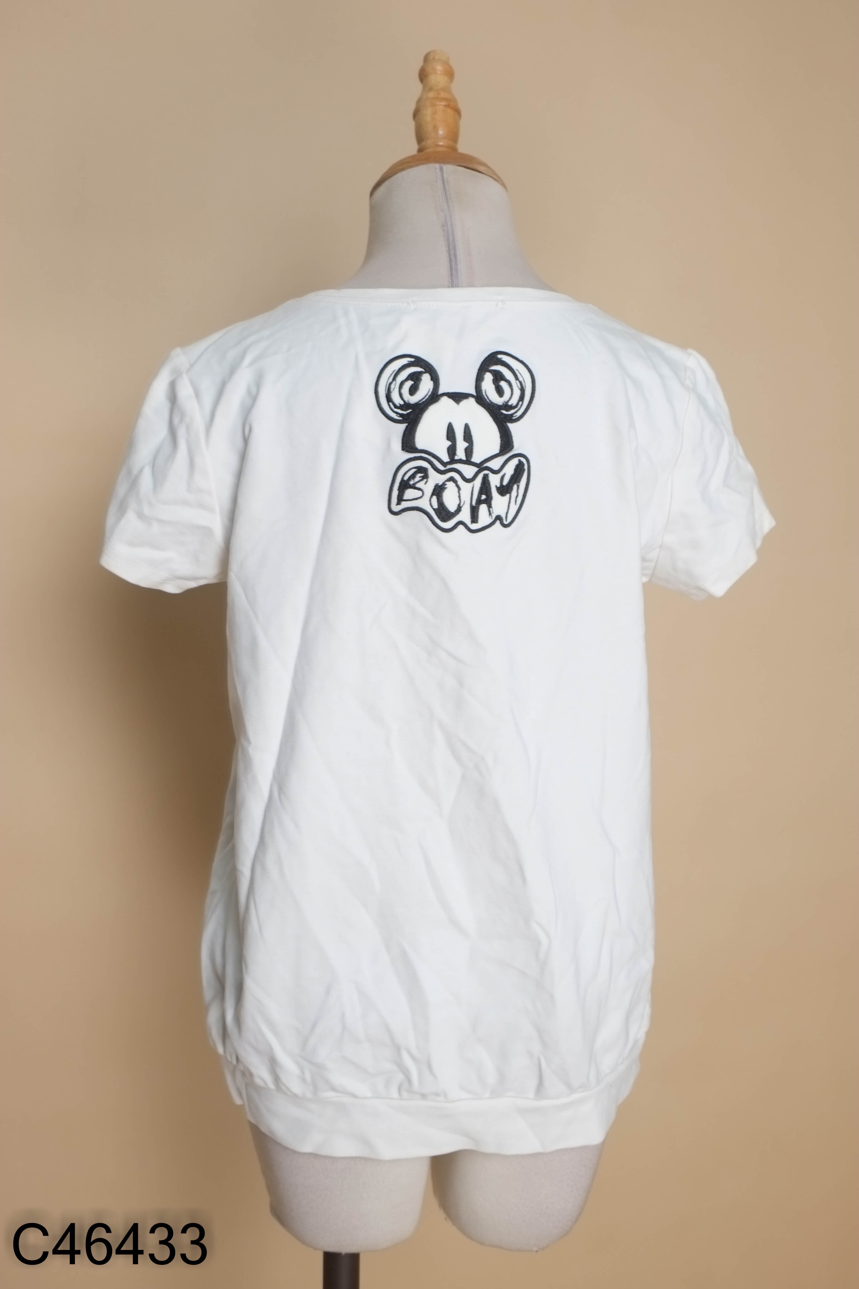 Áo thun trắng thêu mickey