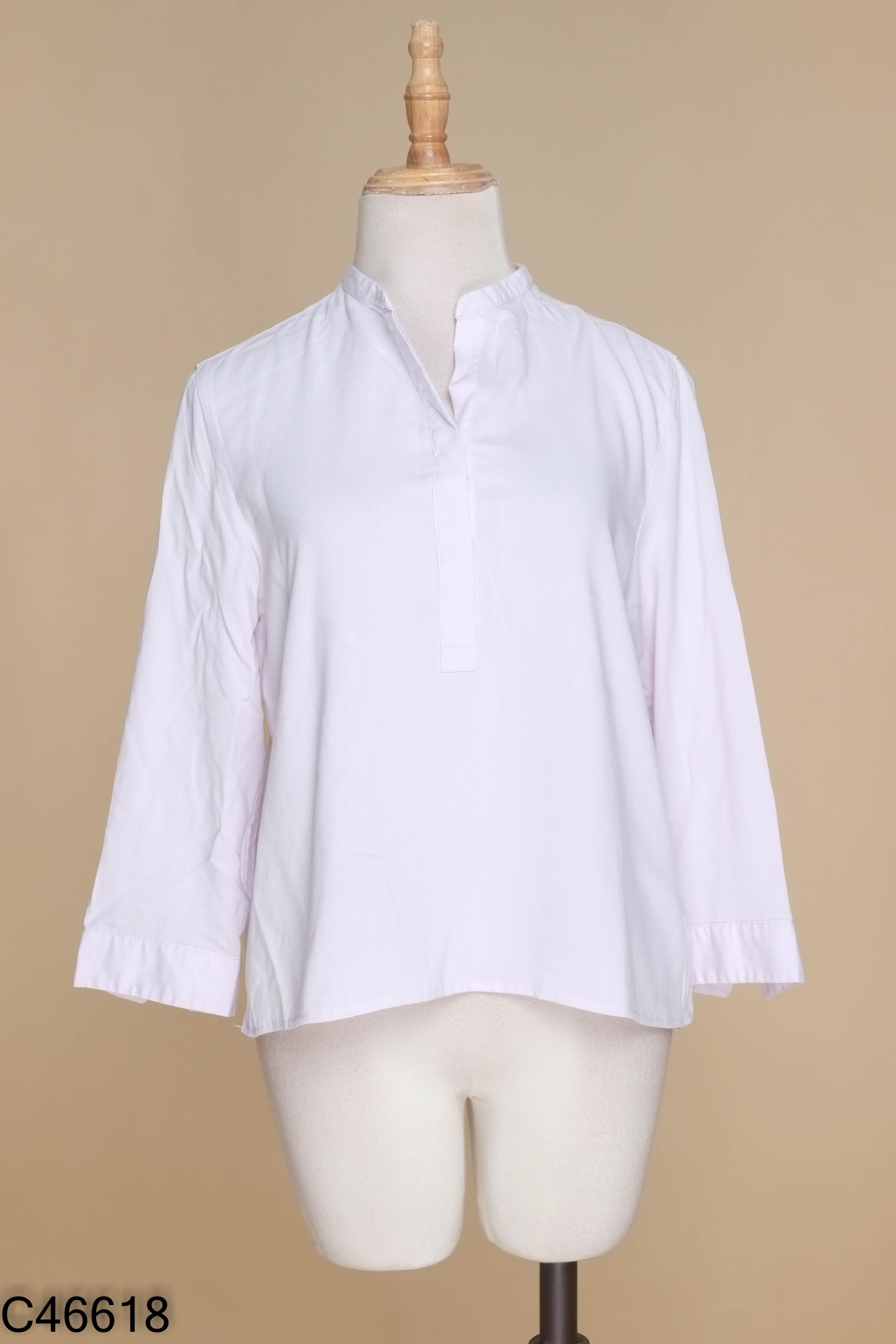 Áo tím UNIQLO trơn cổ V basic