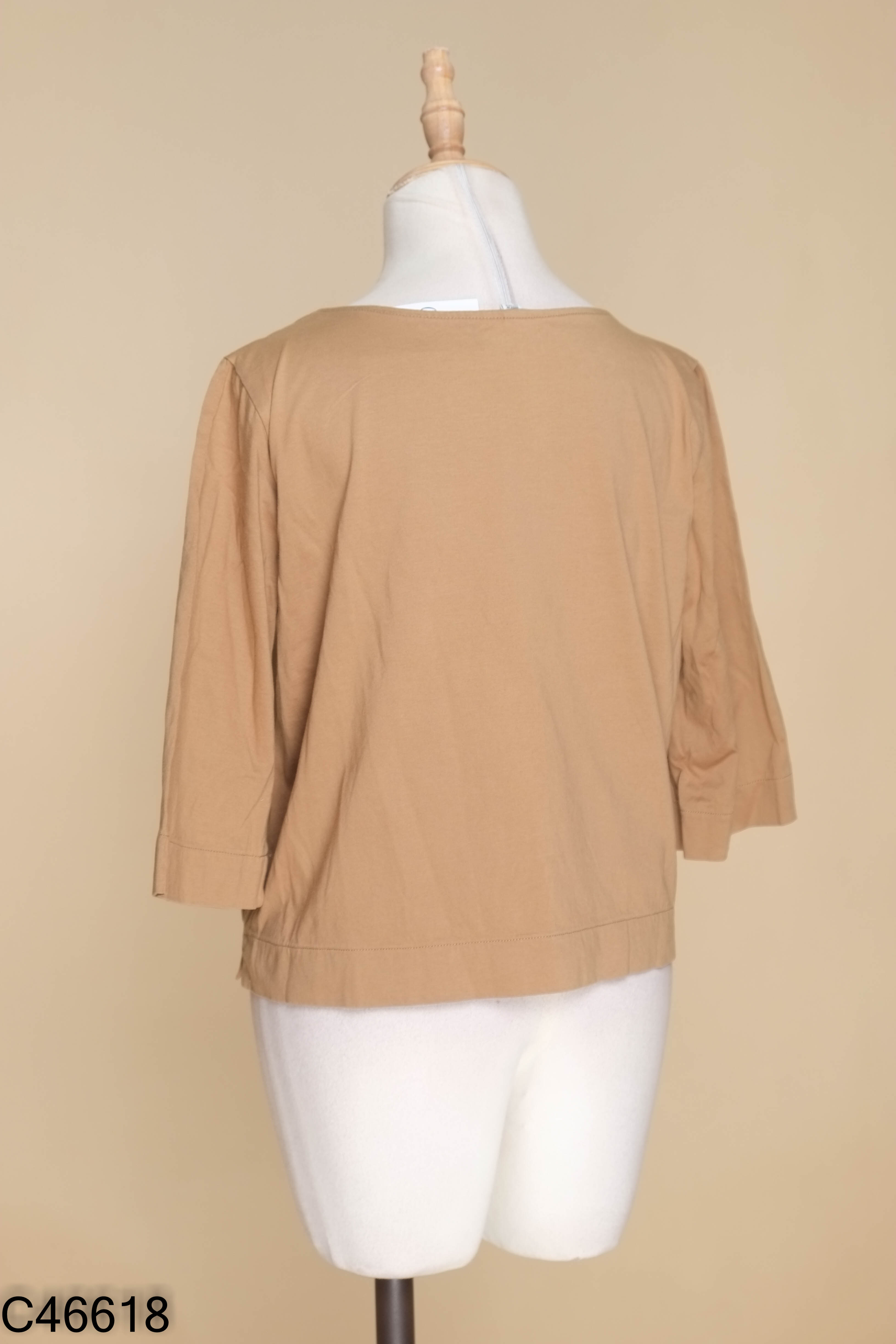Áo nâu UNIQLO trơn tay lửng