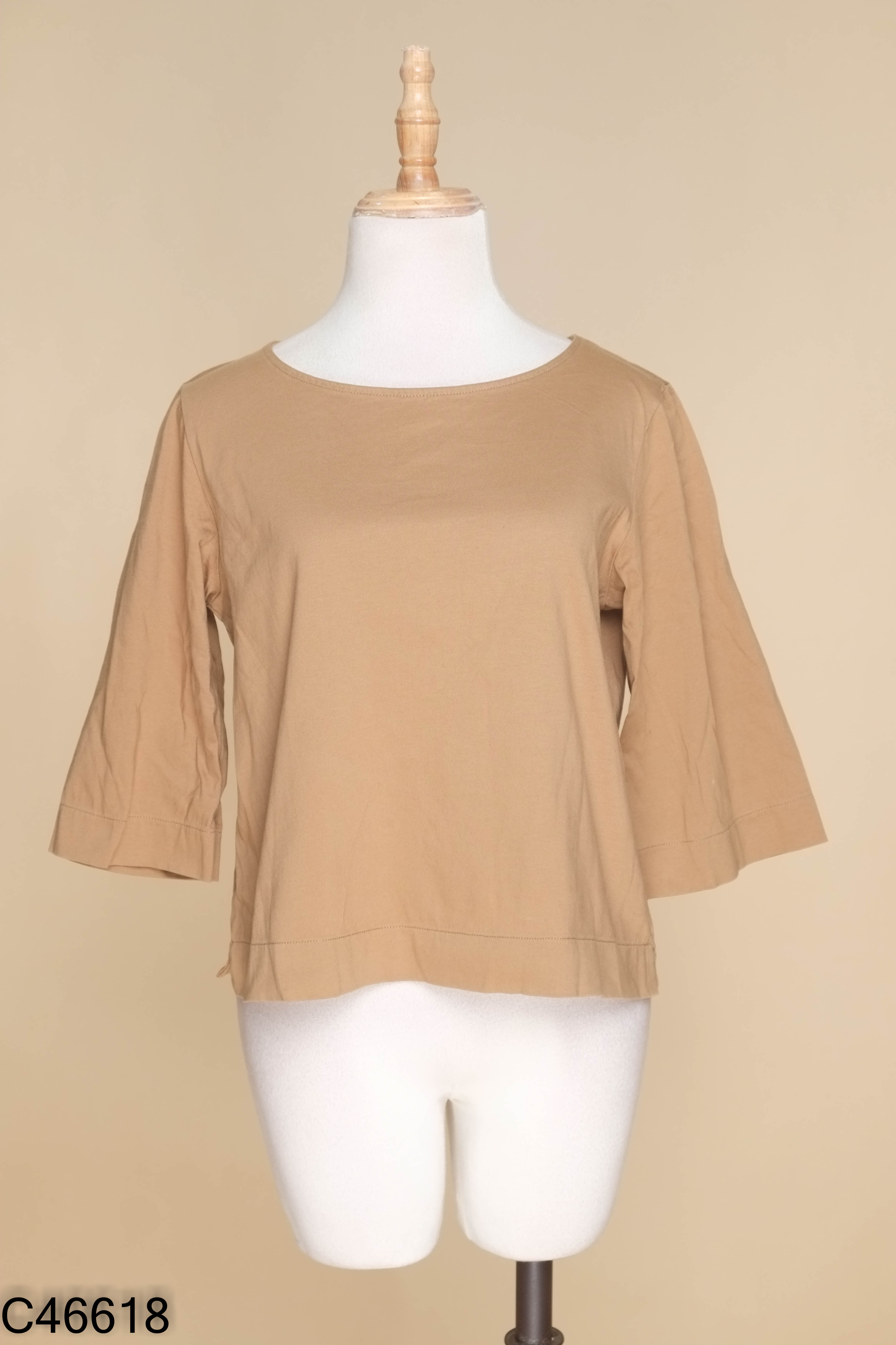 Áo nâu UNIQLO trơn tay lửng