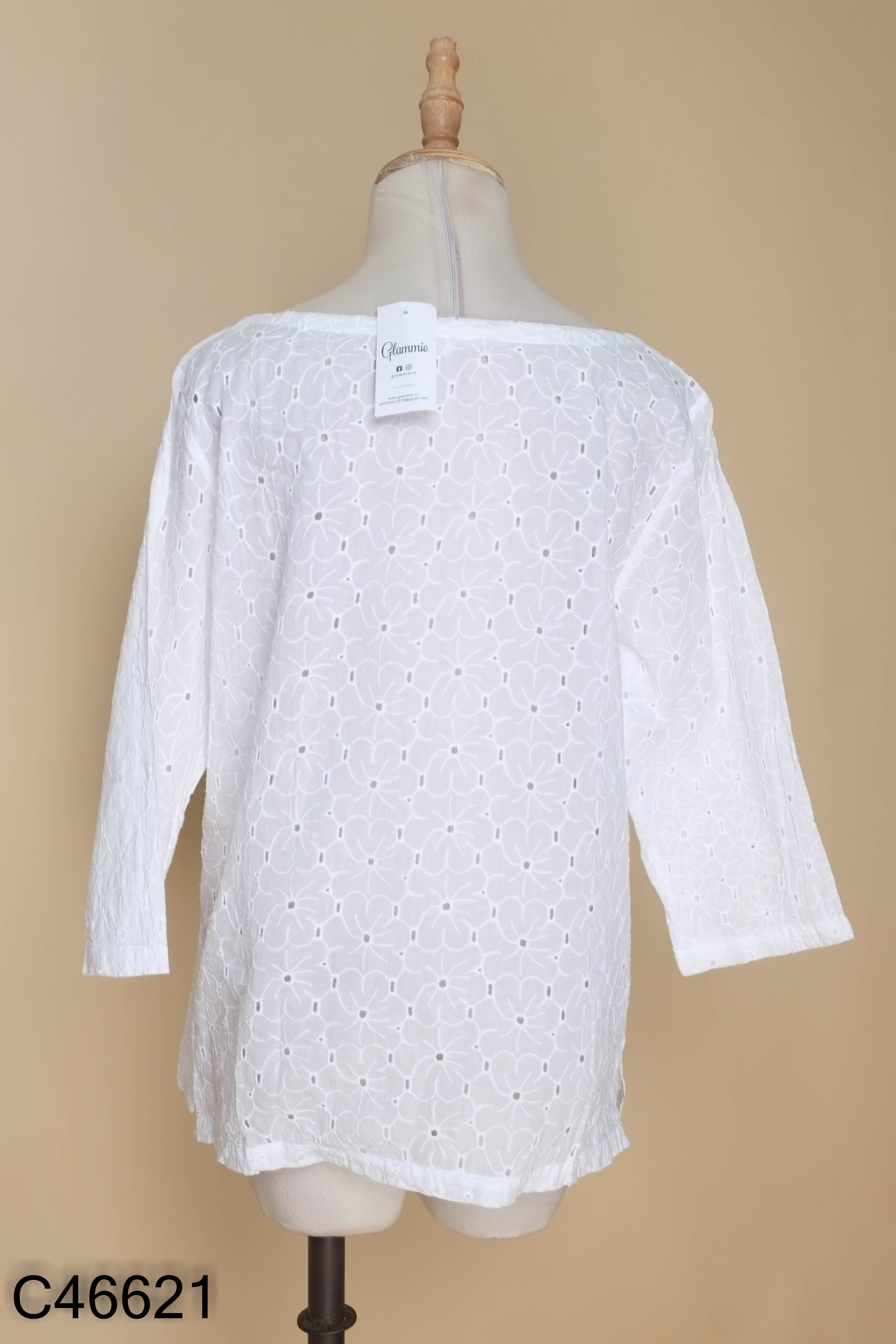 Áo thô thêu UNIQLO trắng