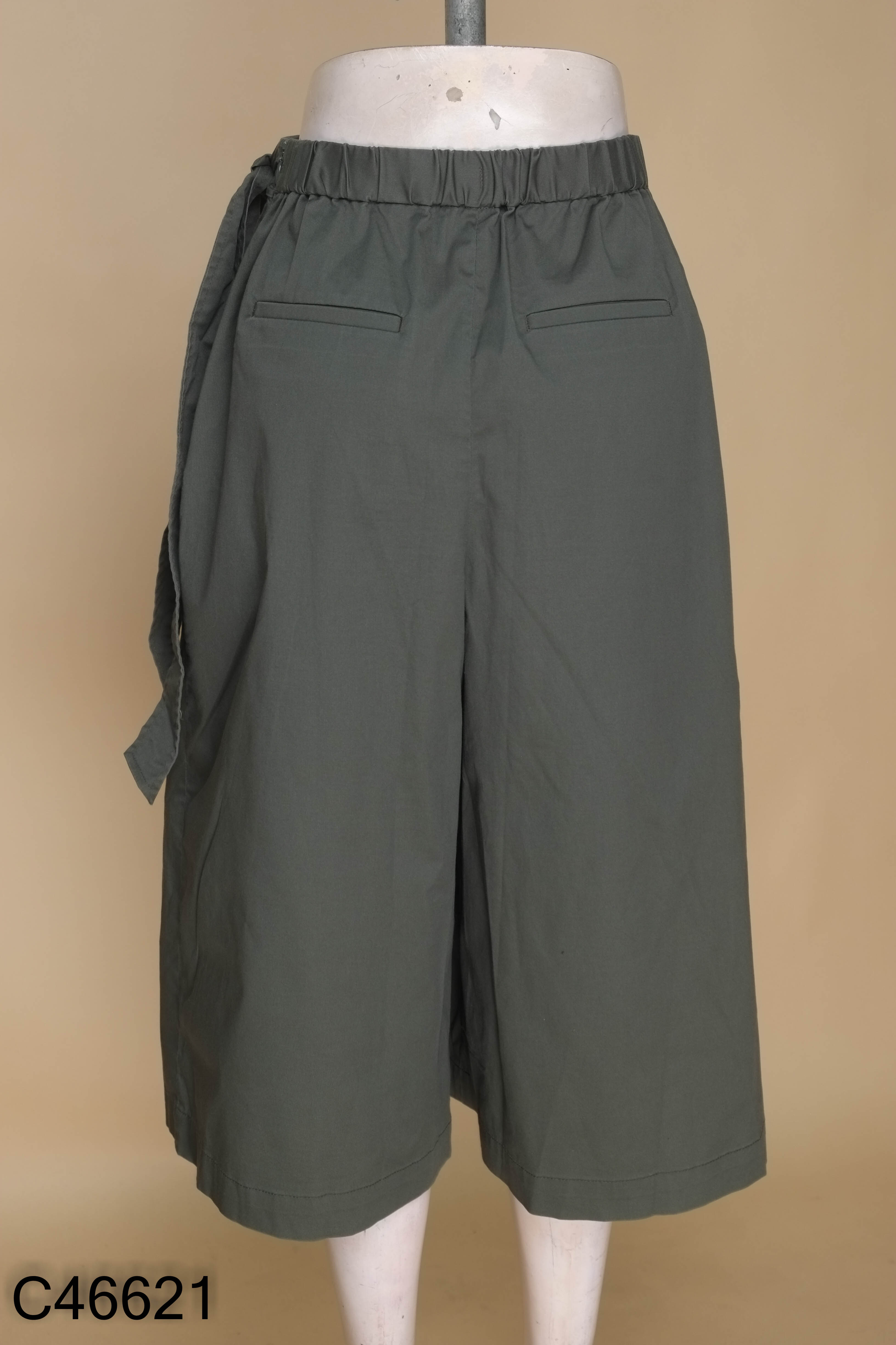 Chân váy UNIQLO xanh rêu