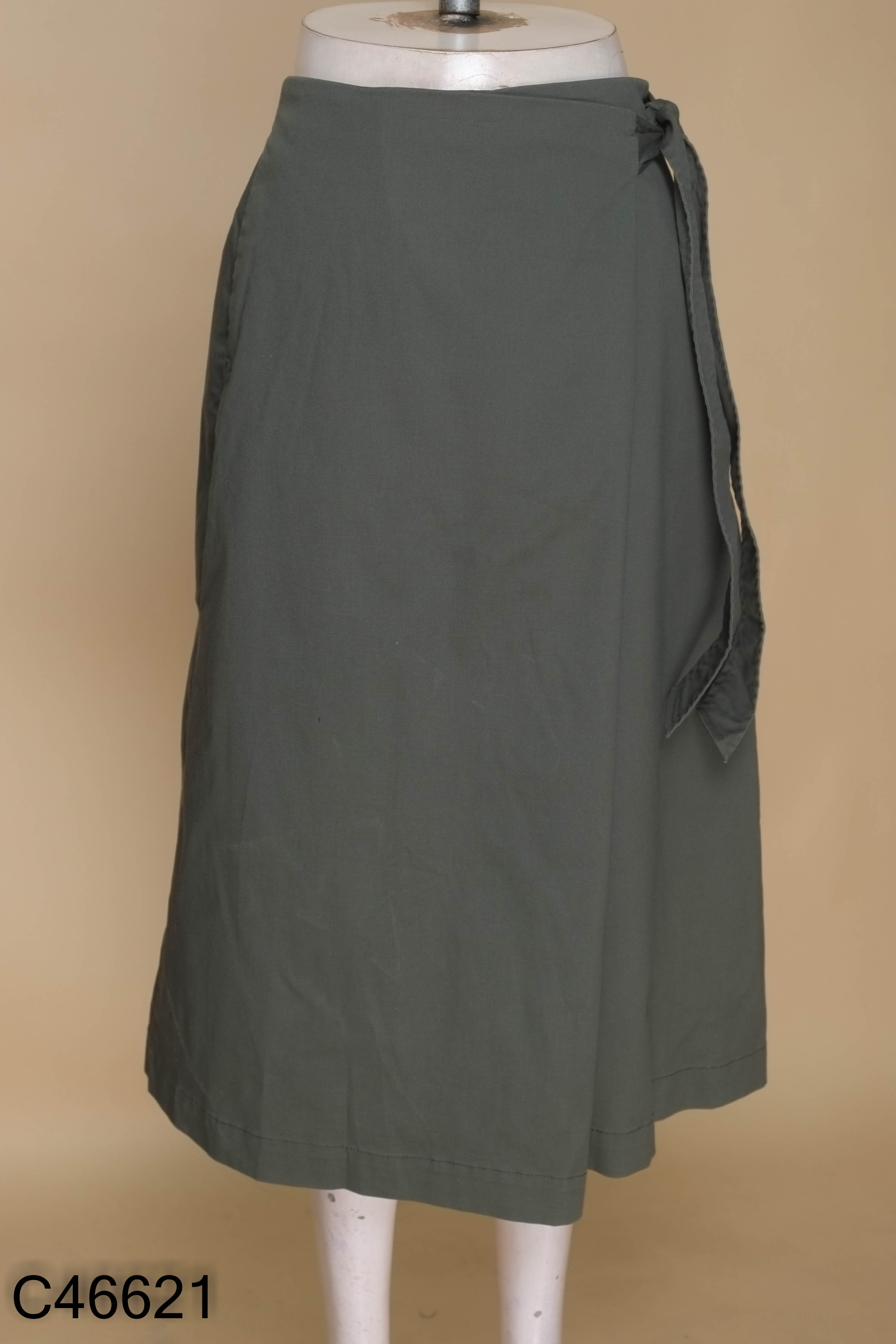 Chân váy UNIQLO xanh rêu