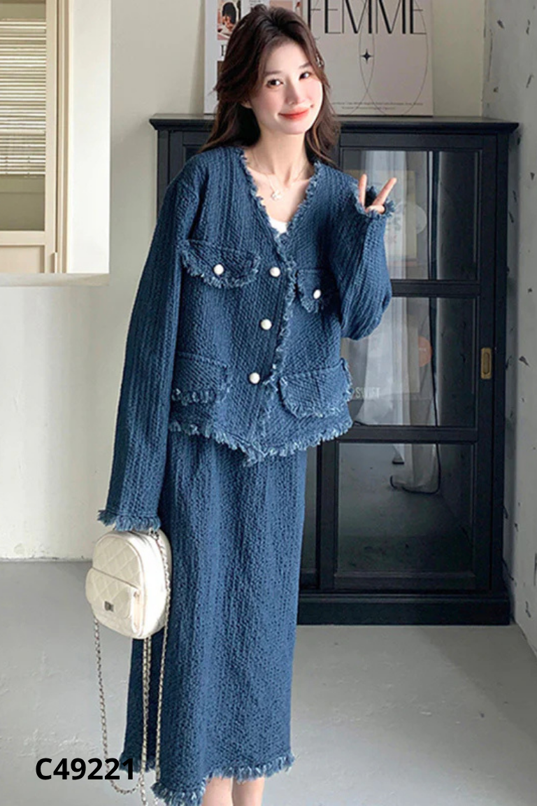 Set áo + chân váy xanh dập nổi