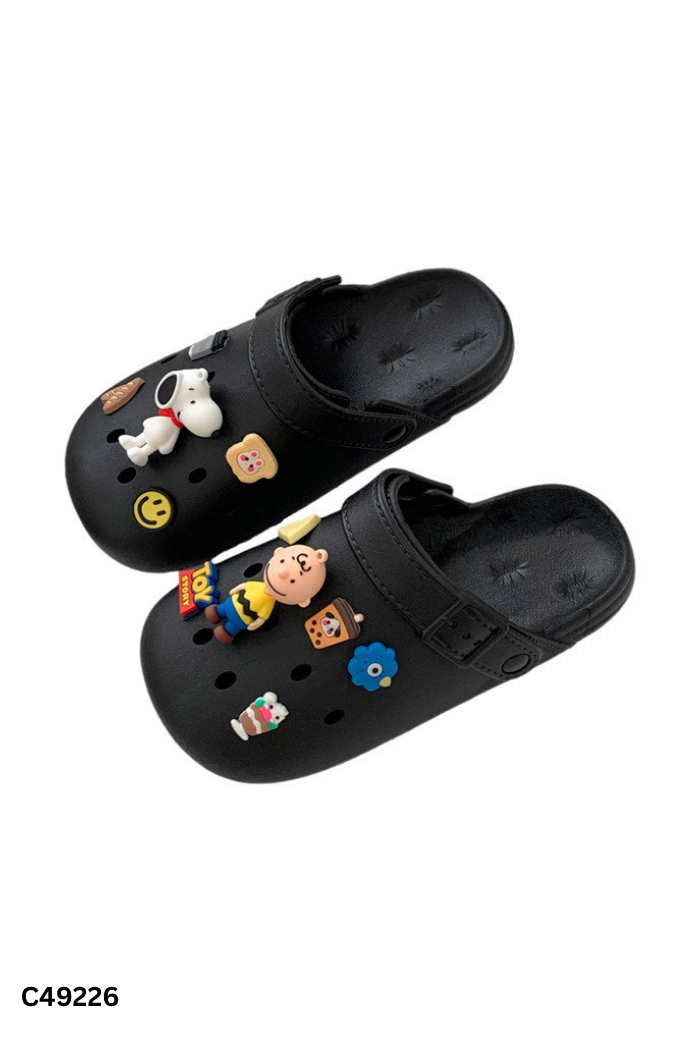 Dép be đính snoppy